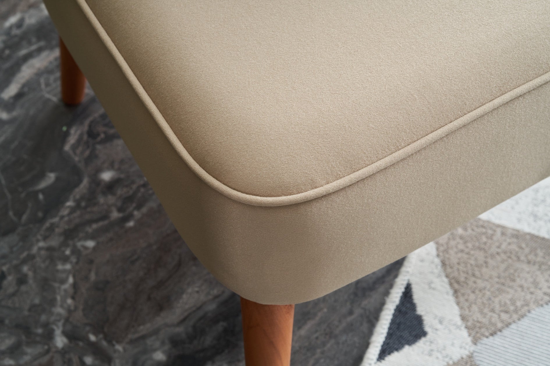 Poltrona – 65x65x80 cm – Creme – Madeira de faia