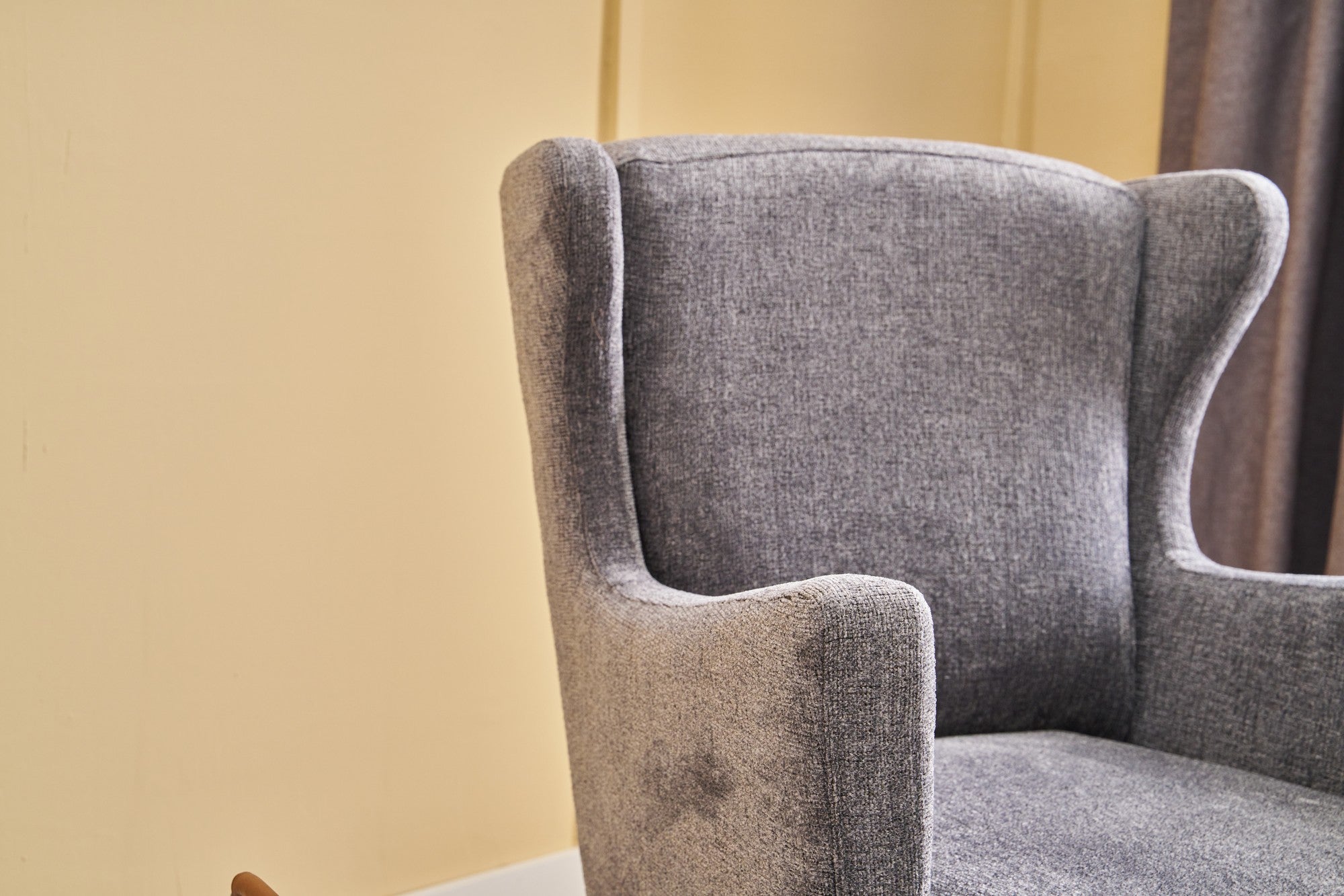 Poltrona Elegante – 77x98x80 cm – Cinza – Chenille