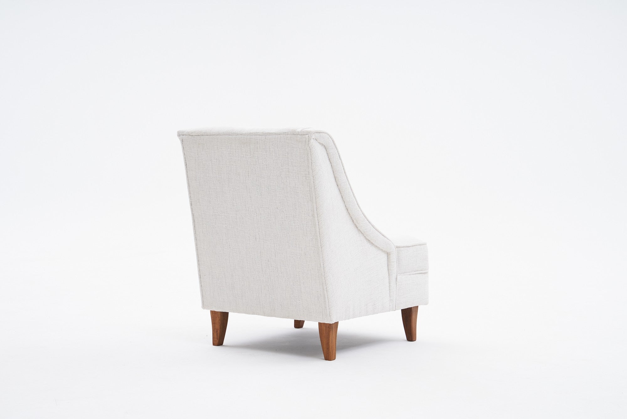 Poltrona Elegante em Creme, Estrutura 100% Madeira de Faia, Espuma 32 DNS para Conforto | Dimensões: 67x73x70 cm | Perfeita para Salas de Estar e Espaços de Estudo