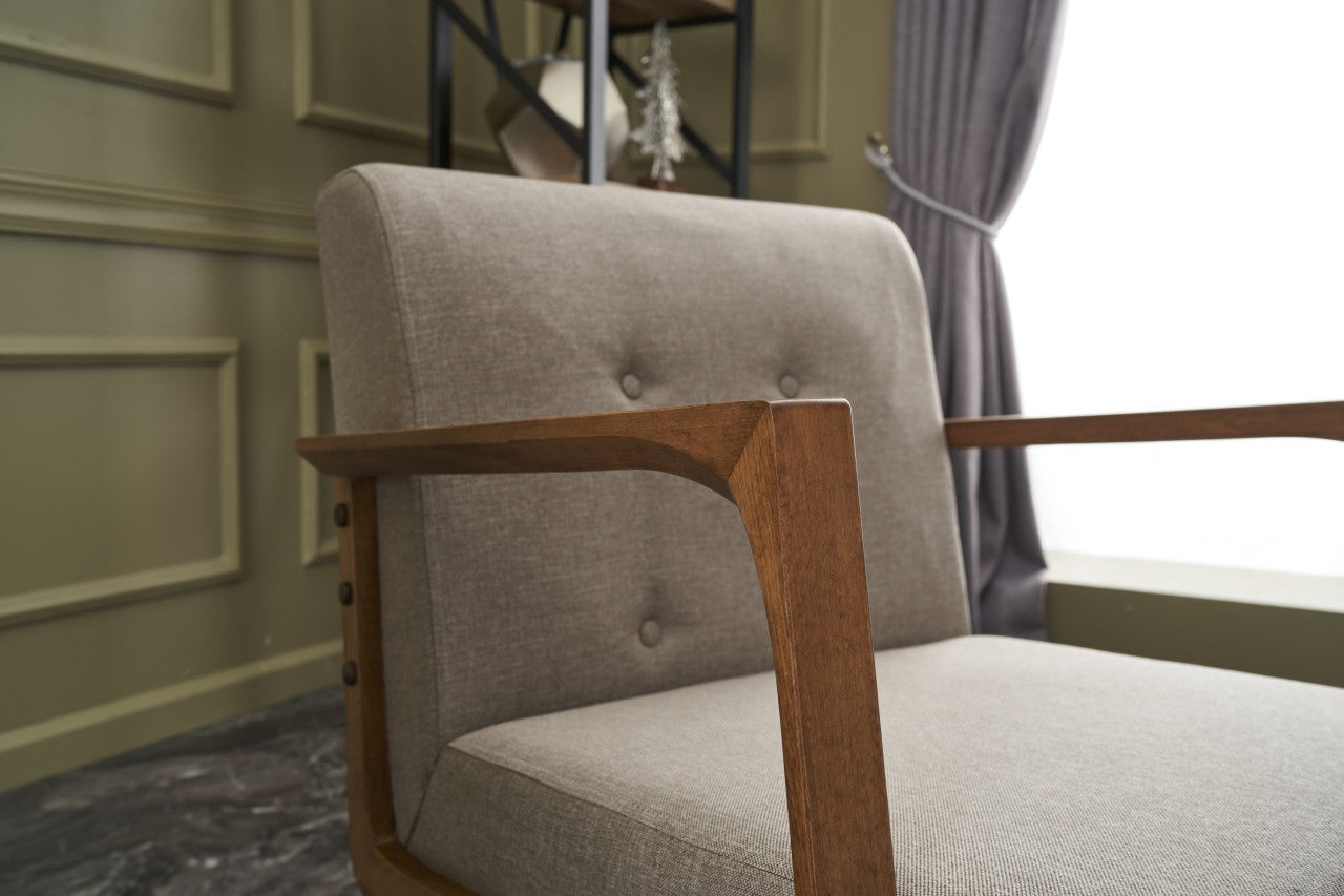 Poltrona – 69 x 80 x 83 cm – Cor Creme – Madeira de Faia
