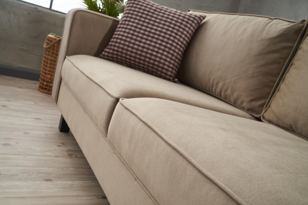 Sofá elegante de 2 lugares, veludo creme, 180 x 83 x 91 cm | Estrutura de madeira de faia, espuma 28 DNS, perfeito para interiores modernos e escandinavos
