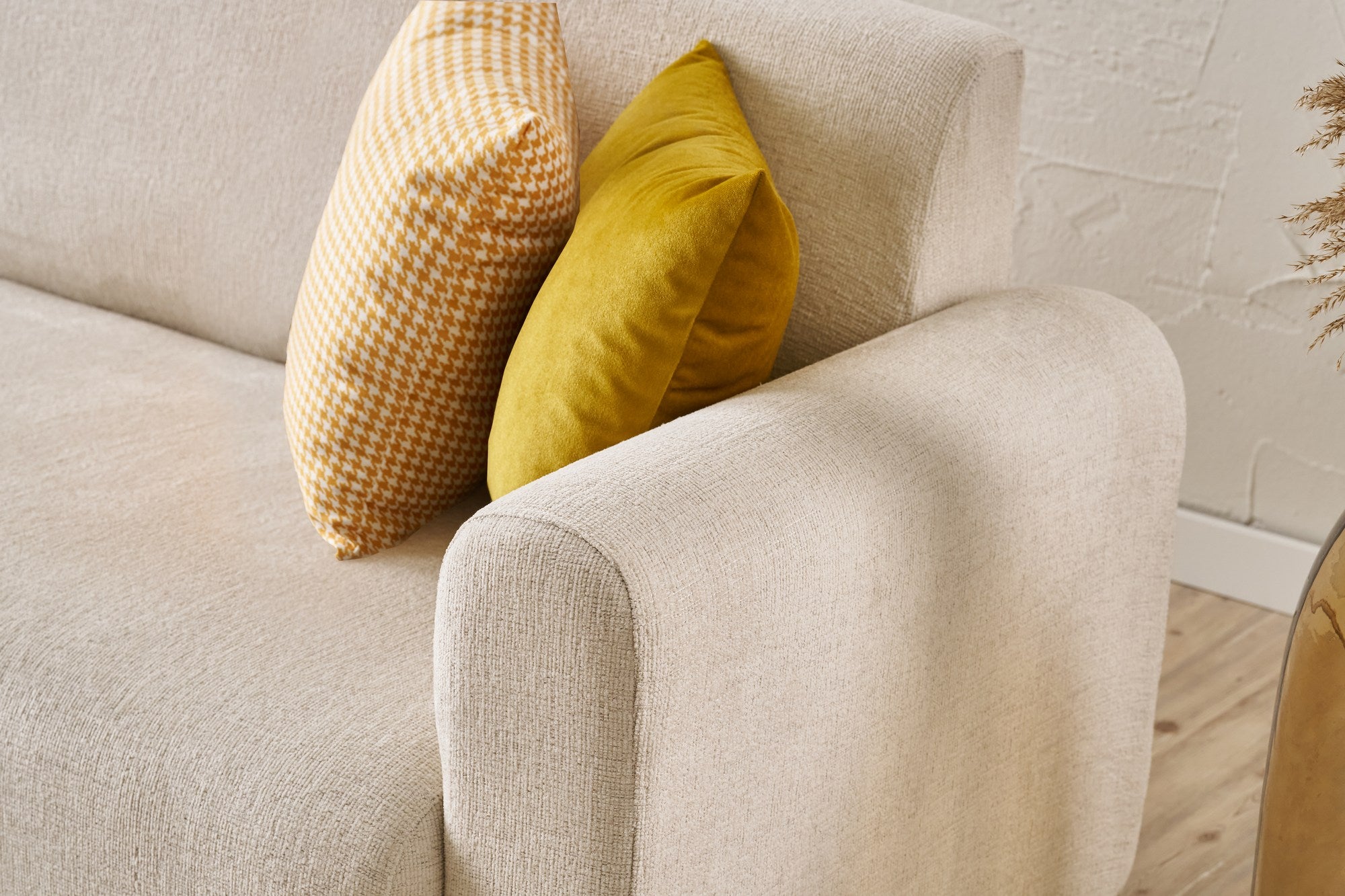 Conjunto de sofá elegante em creme (3 peças), estrutura em formato de árvore, tecido chenille, 220 cm e 95 cm | Espuma 28 DNS, perfeito para salas de estar e lounges modernos