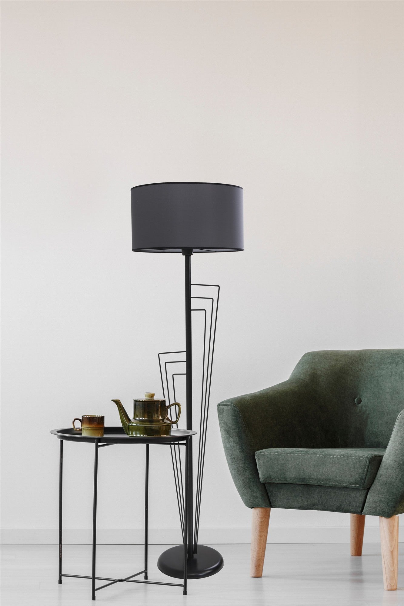 Candeeiro de Pé – 165 cm – Preto – Metal