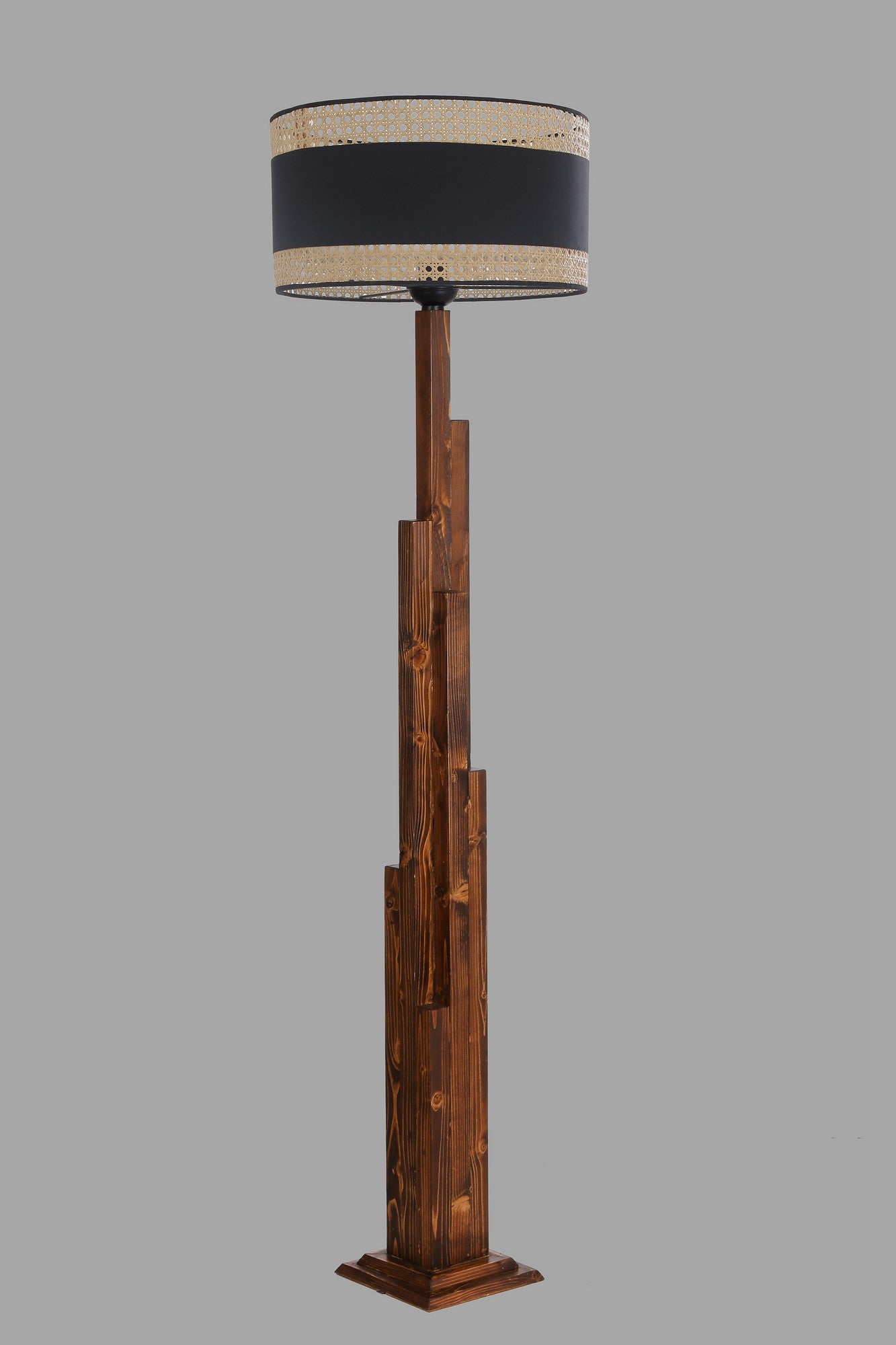Candeeiro de Pé de Madeira – 165 cm – Nogueira