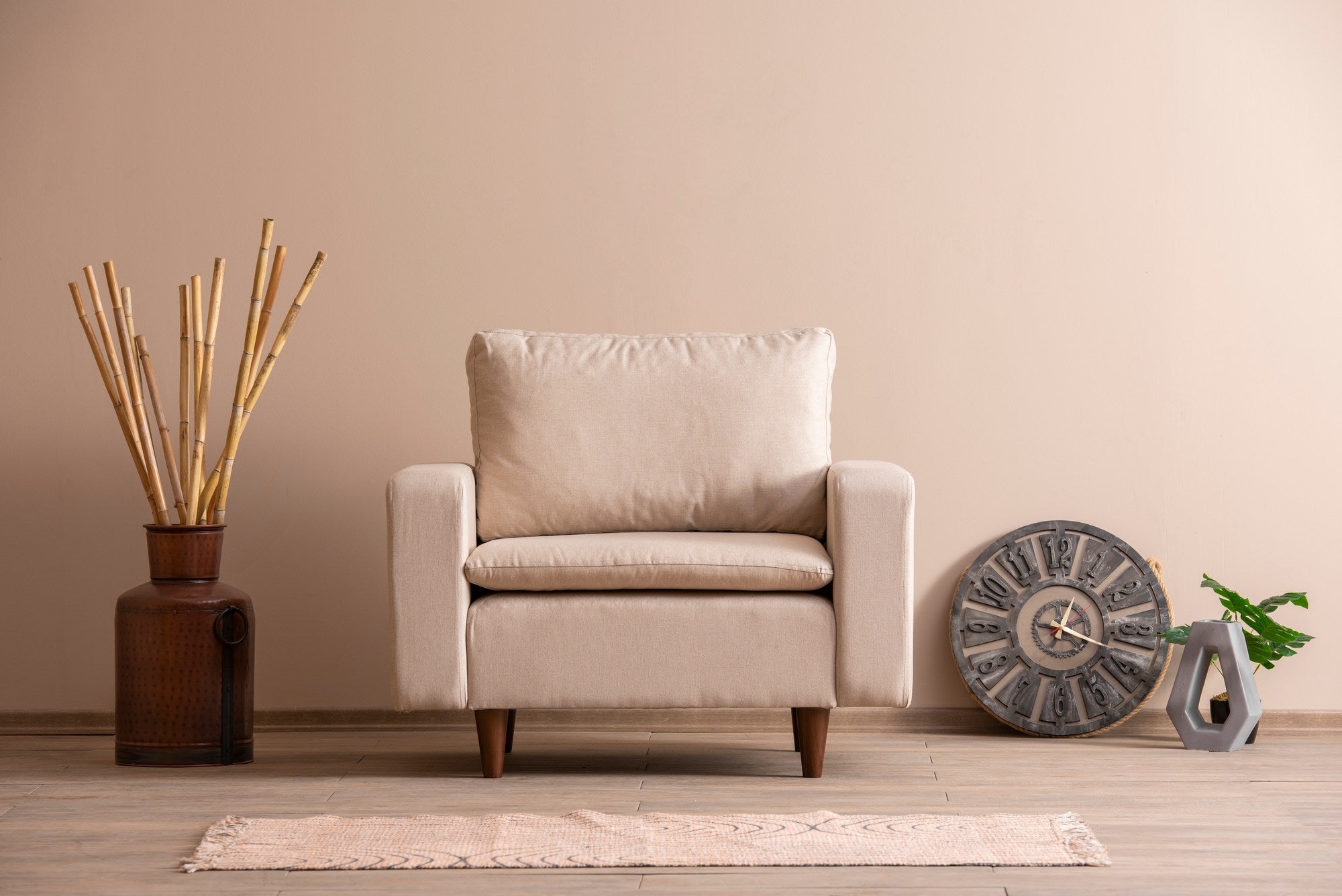 Poltrona Elegante, Cor Creme, Estrutura 100% Metal, Tecido 100% Poliéster | Profundidade do Assento: 52 cm, Largura: 75 cm, Altura: 46 cm | Conforto e Estilo para Sala de Estar
