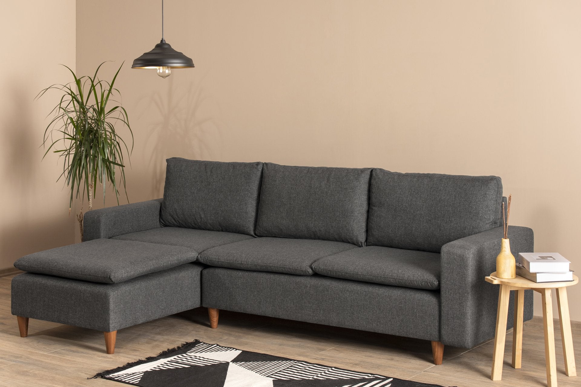 Sofá de canto moderno, cinza escuro, 255 cm de largura | Estrutura 100% metálica, tecido 100% poliéster | Almofadas de espuma de alto DNS e fibra de silicone | Design elegante e funcional