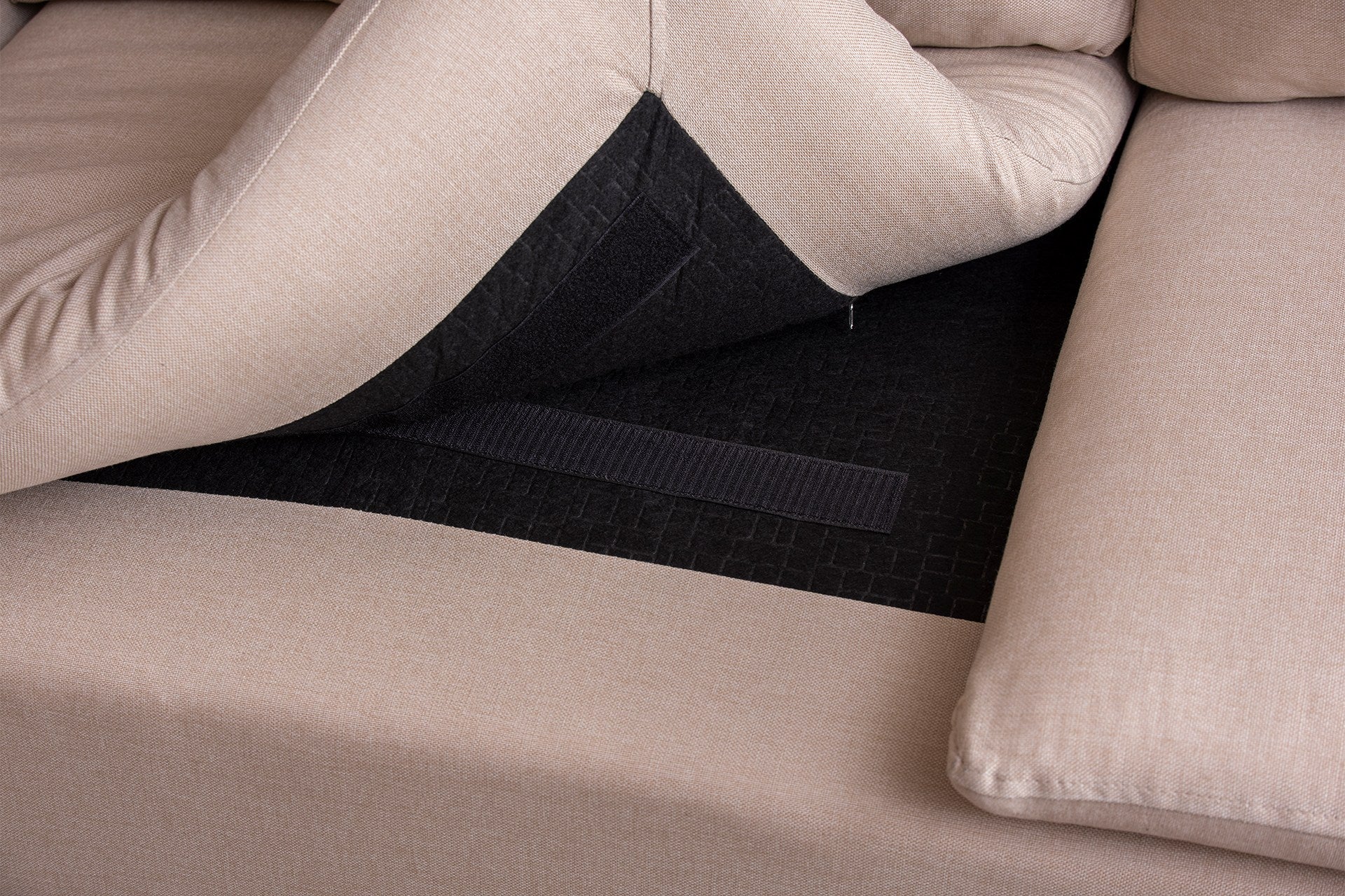 Sofá de canto elegante em tom creme, estrutura 100% metálica, 225 cm de largura, chaise longue de 154 cm, almofadas de espuma de alto DNS e fibra de silicone | Perfeito para salas de estar modernas