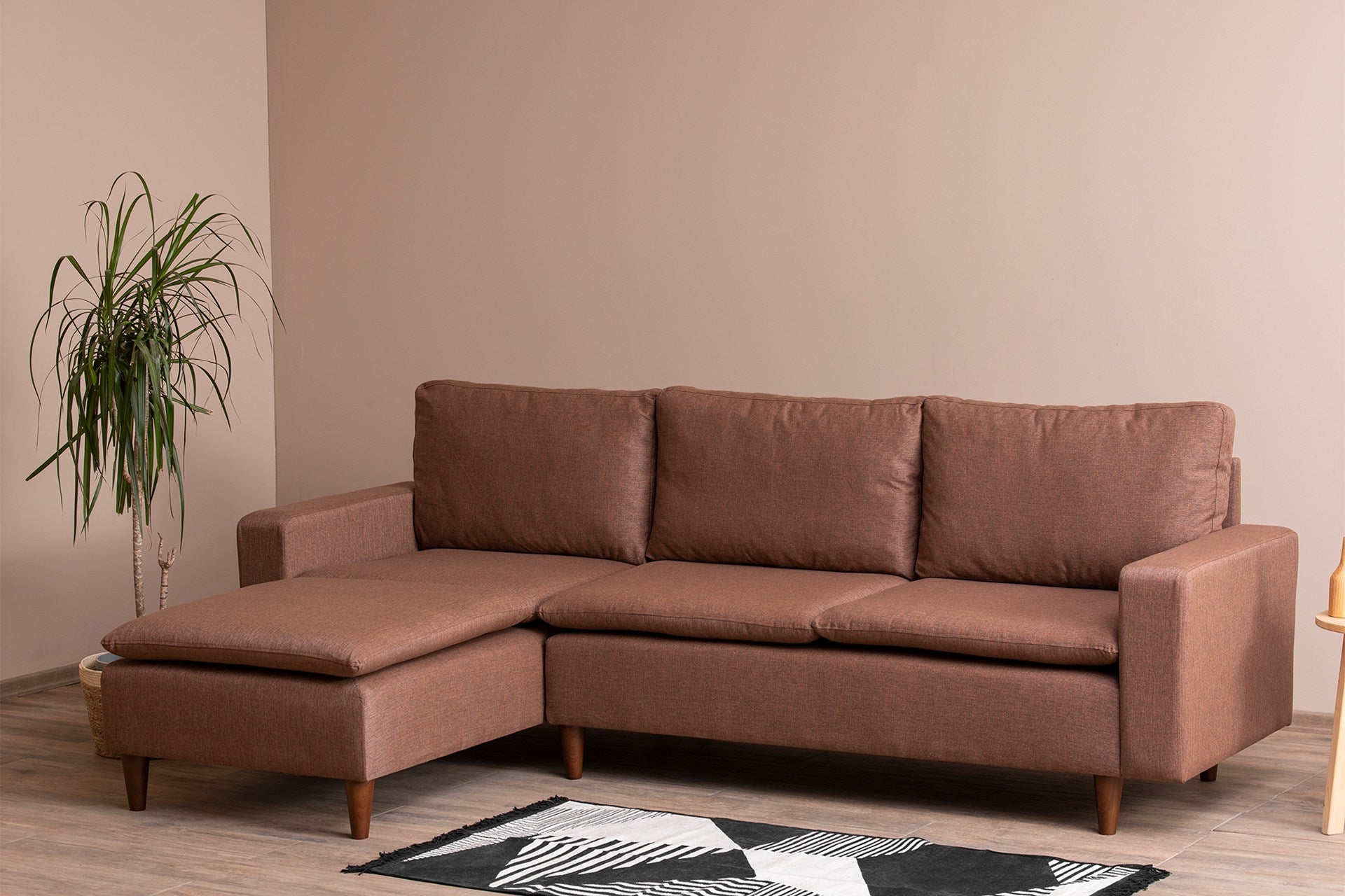 Sofá de canto elegante, marrom claro, 255 cm de largura | Estrutura 100% metal, tecido 100% poliéster | Chaise longue e cama confortáveis, perfeitos para salas de estar modernas