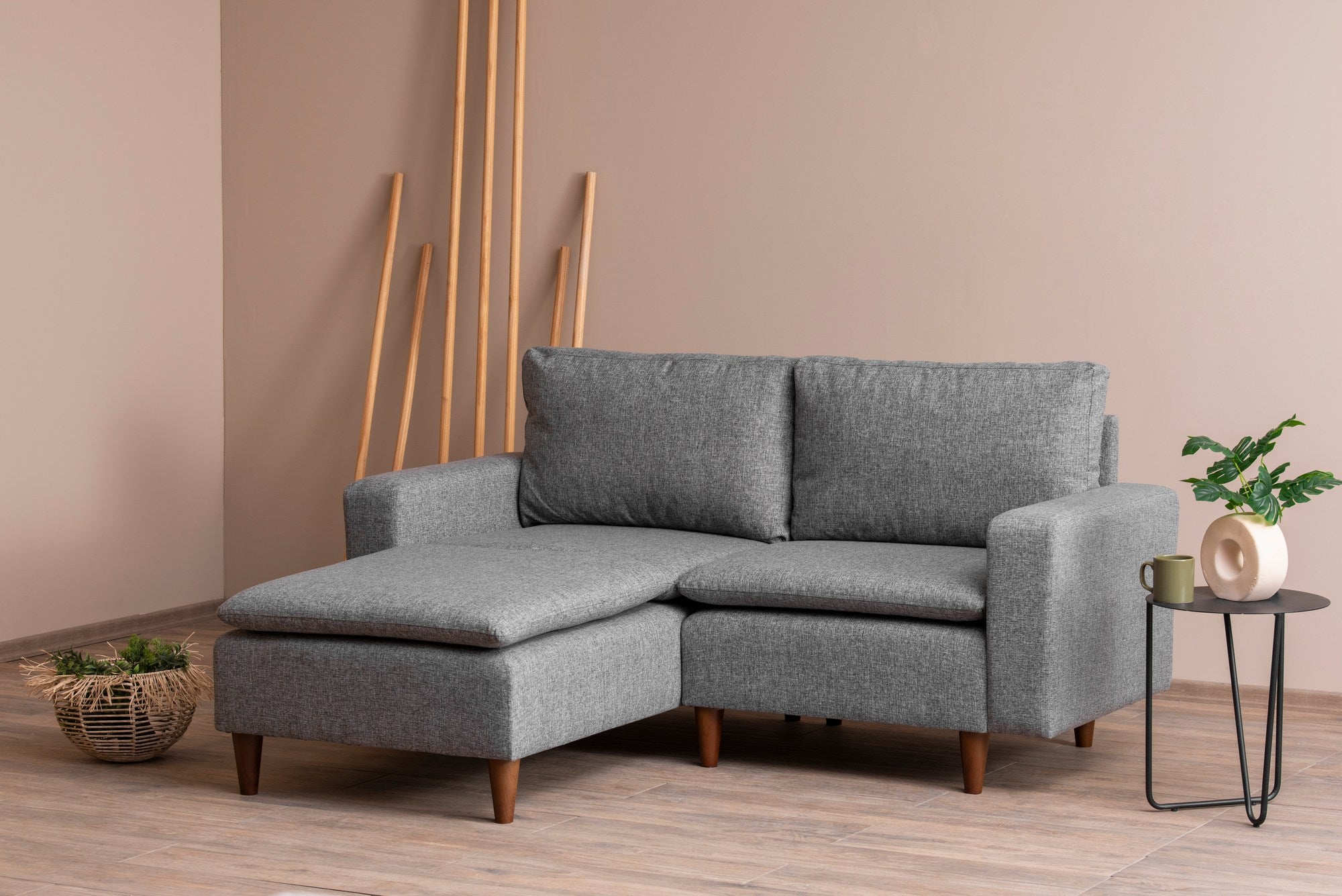 Sofá de canto elegante em cinza claro, estrutura 100% metálica, assento com 150 cm de largura, chaise longue com 154 cm de largura, almofadas de espuma de alto DNS e fibra de silicone | Perfeito para salas de estar modernas