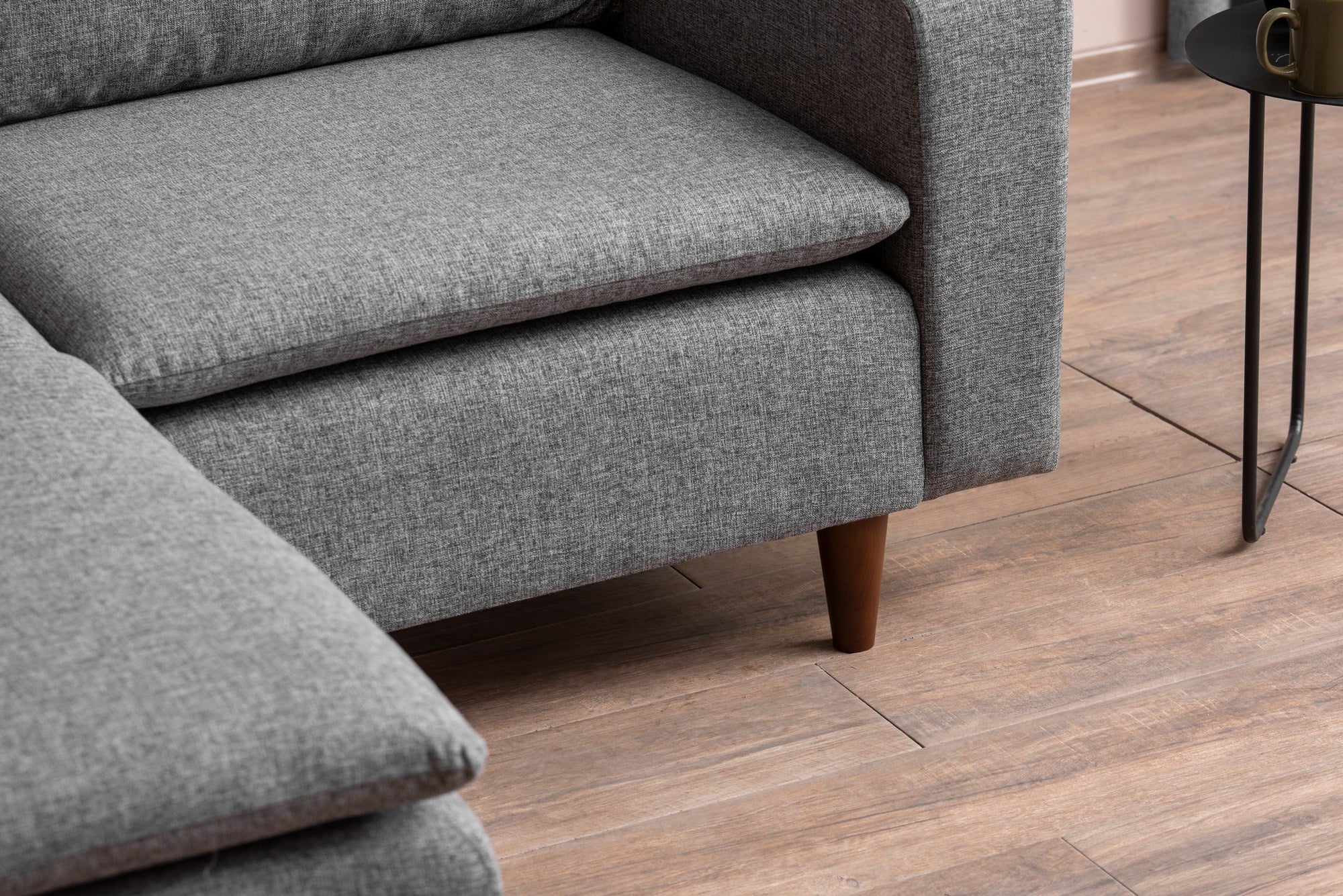 Sofá de canto elegante em cinza claro, estrutura 100% metálica, assento com 150 cm de largura, chaise longue com 154 cm de largura, almofadas de espuma de alto DNS e fibra de silicone | Perfeito para salas de estar modernas