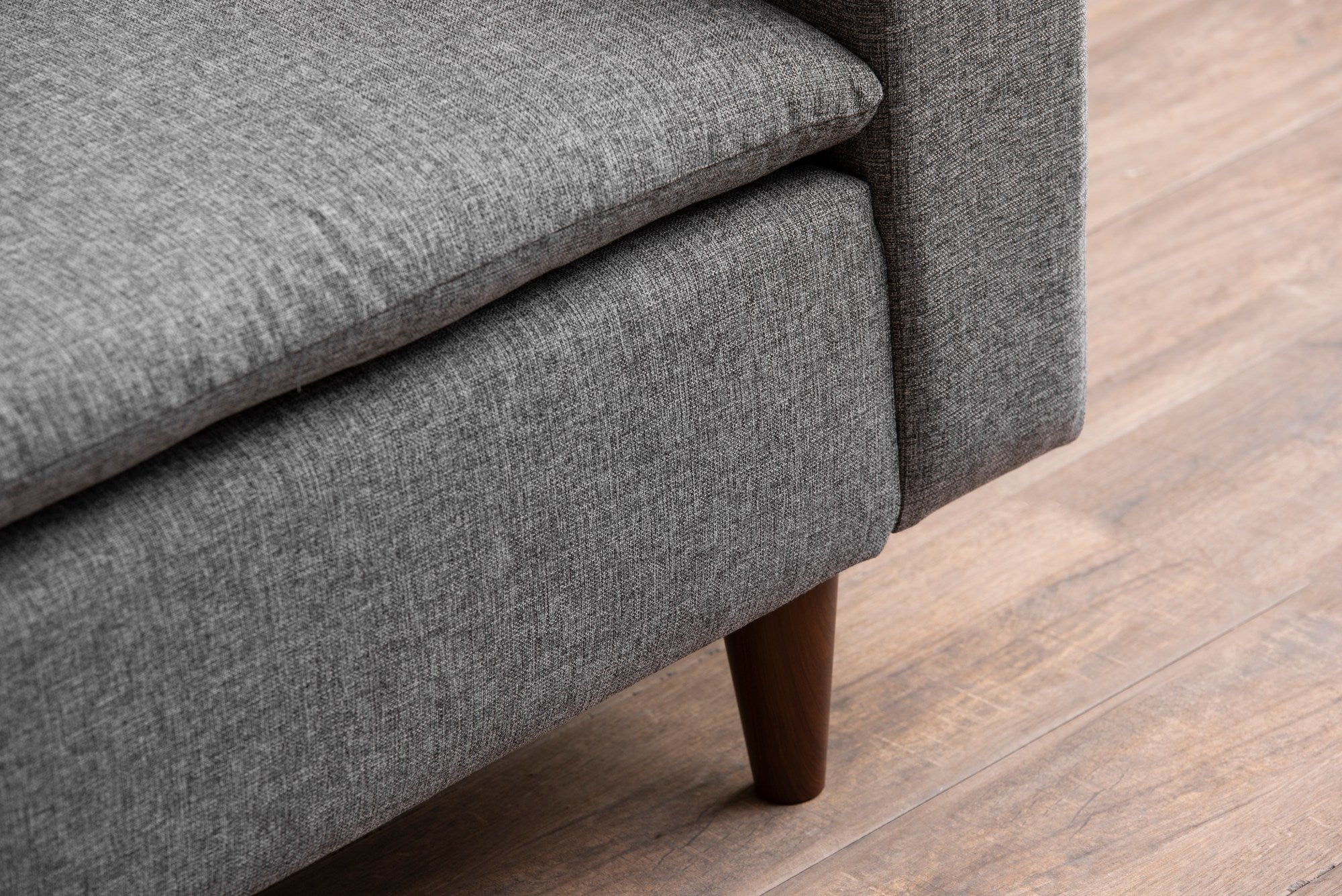 Sofá elegante de 2 lugares, cinza claro, 180 cm de largura | Estrutura 100% metálica, tecido 100% poliéster, espuma de alto DNS e almofadas de fibra de silicone | Perfeito para salas de estar modernas