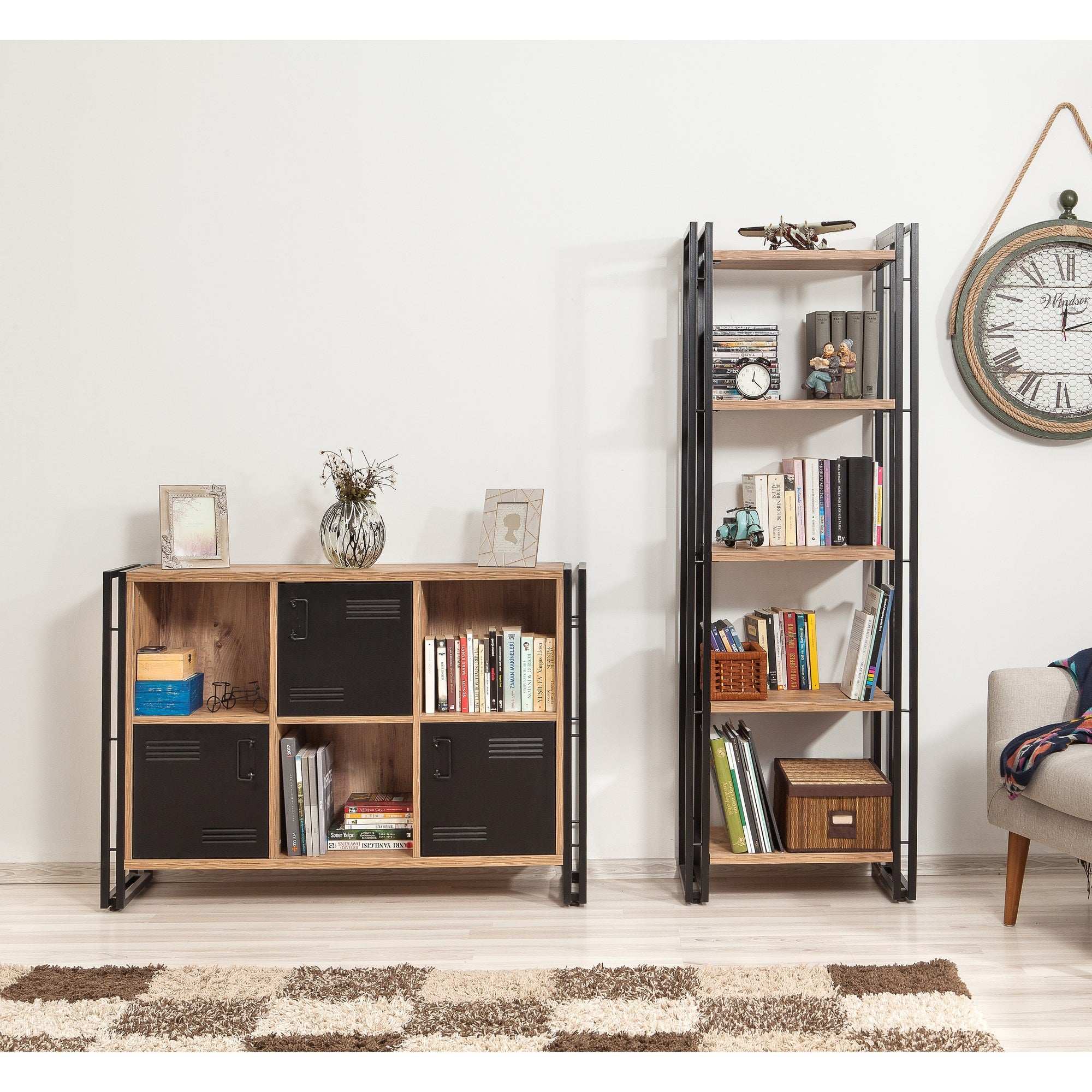 Conjunto de móveis elegantes para sala de estar, pinho atlântico e preto, 100% revestido em melamina, 18 mm de espessura, estrutura de metal, estante 60 x 180 x 35 cm, Tribus 136 x 89 x 35 cm