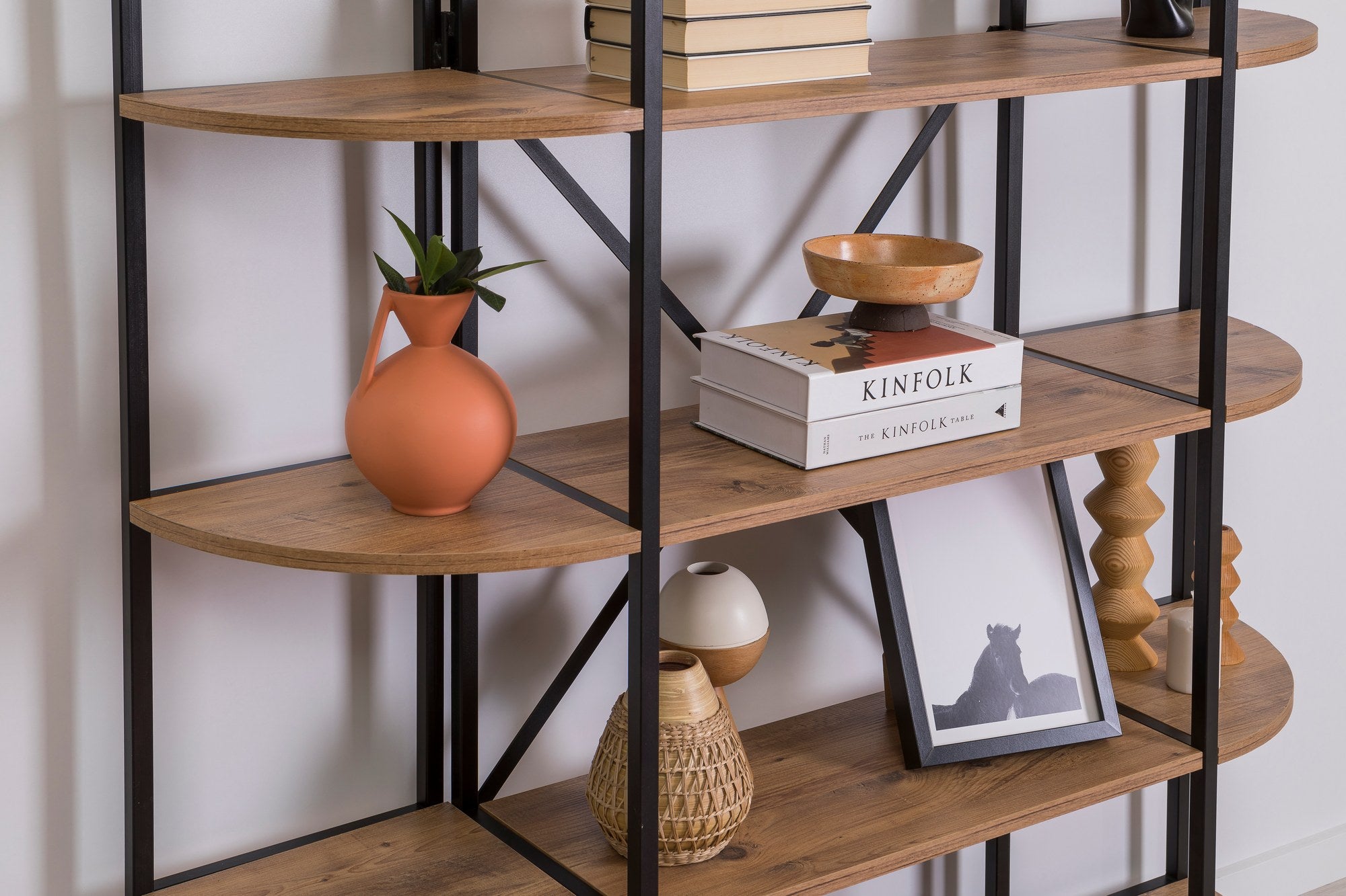 Estante de livros – 139 x 155 x 34 cm – Pinho Atlântico e Preto – Painel de partículas revestido a melamina