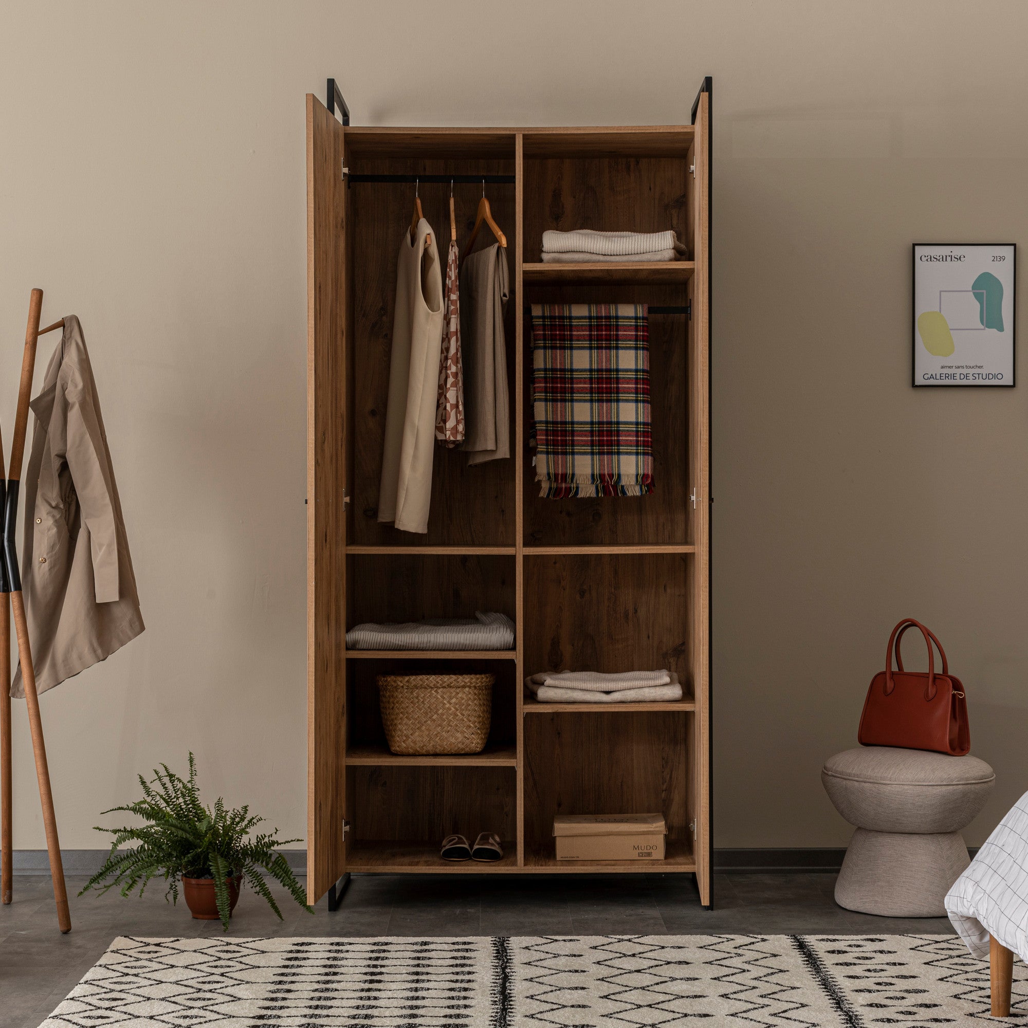 Guarda-roupa industrial moderno – 104 x 225 x 52 cm – Pinho Atlântico – Melamina e Metal
