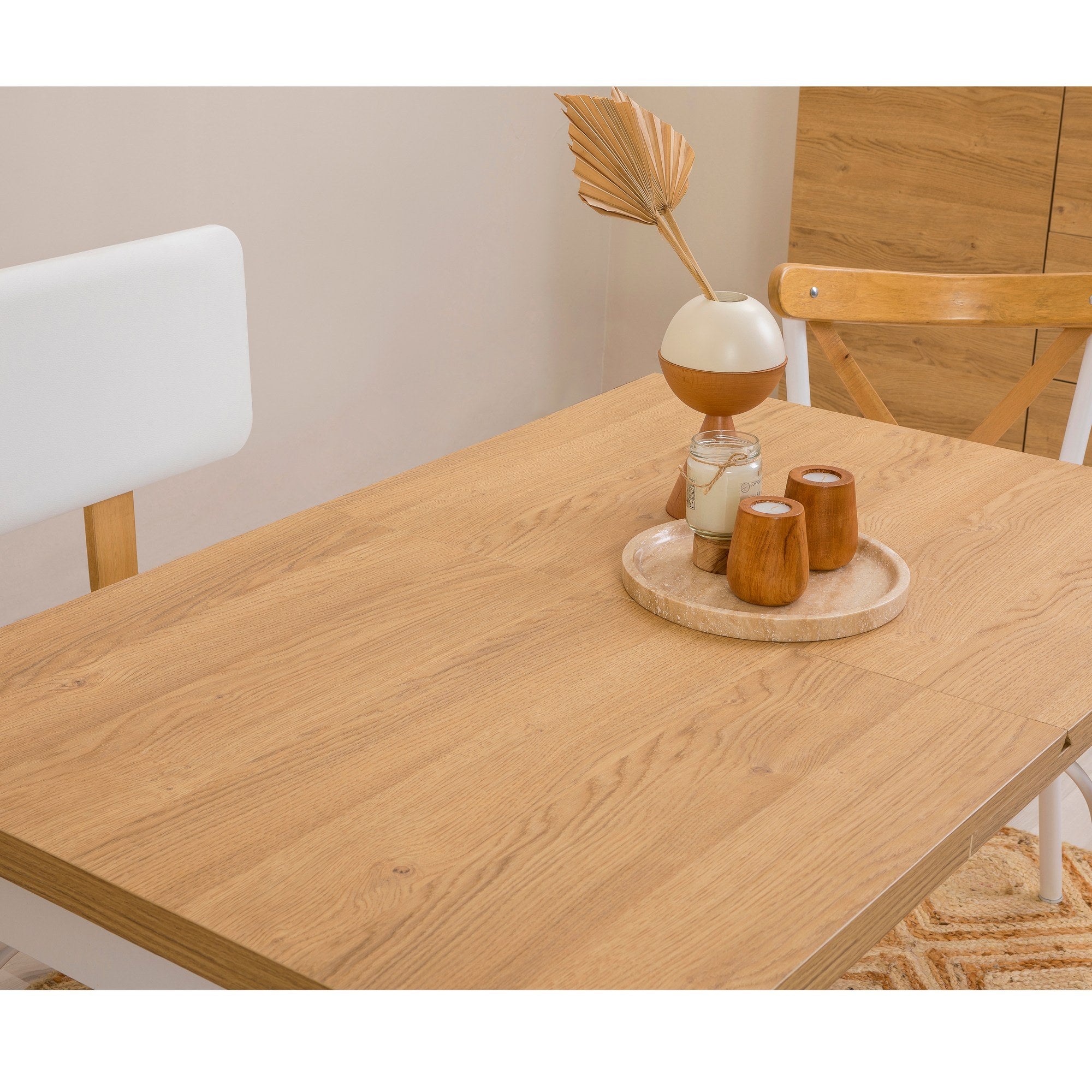 Conjunto de mesa de jantar extensível e cadeiras (4 peças), branco, 120-153 x 75 x 77 cm | 100% revestido em melamina, tecido couro sintético, pernas de madeira de faia | Elegante e funcional para espaços de jantar modernos