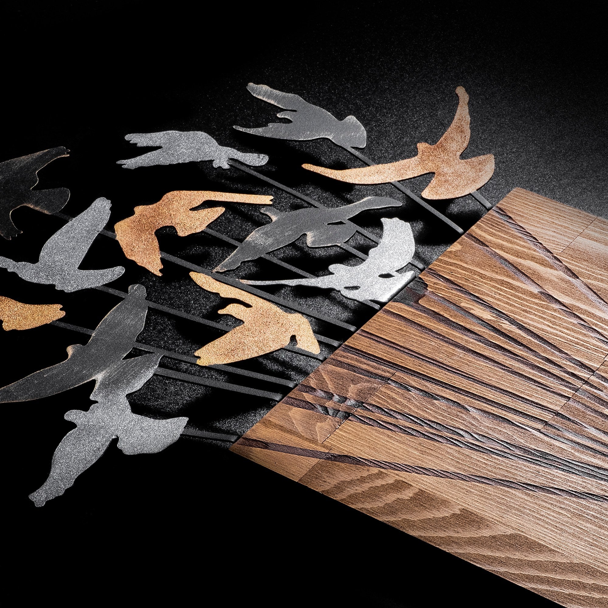 Elegante acessório decorativo de parede em madeira, nogueira e preto, 45 x 86 cm | 100% madeira (3 cm) e metal (1,5 mm) | Design fácil de montar na parede para uma decoração elegante