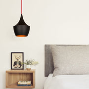 Candeeiro de Teto Escandinavo – 23 cm de Diâmetro – Preto e Vermelho – Metal