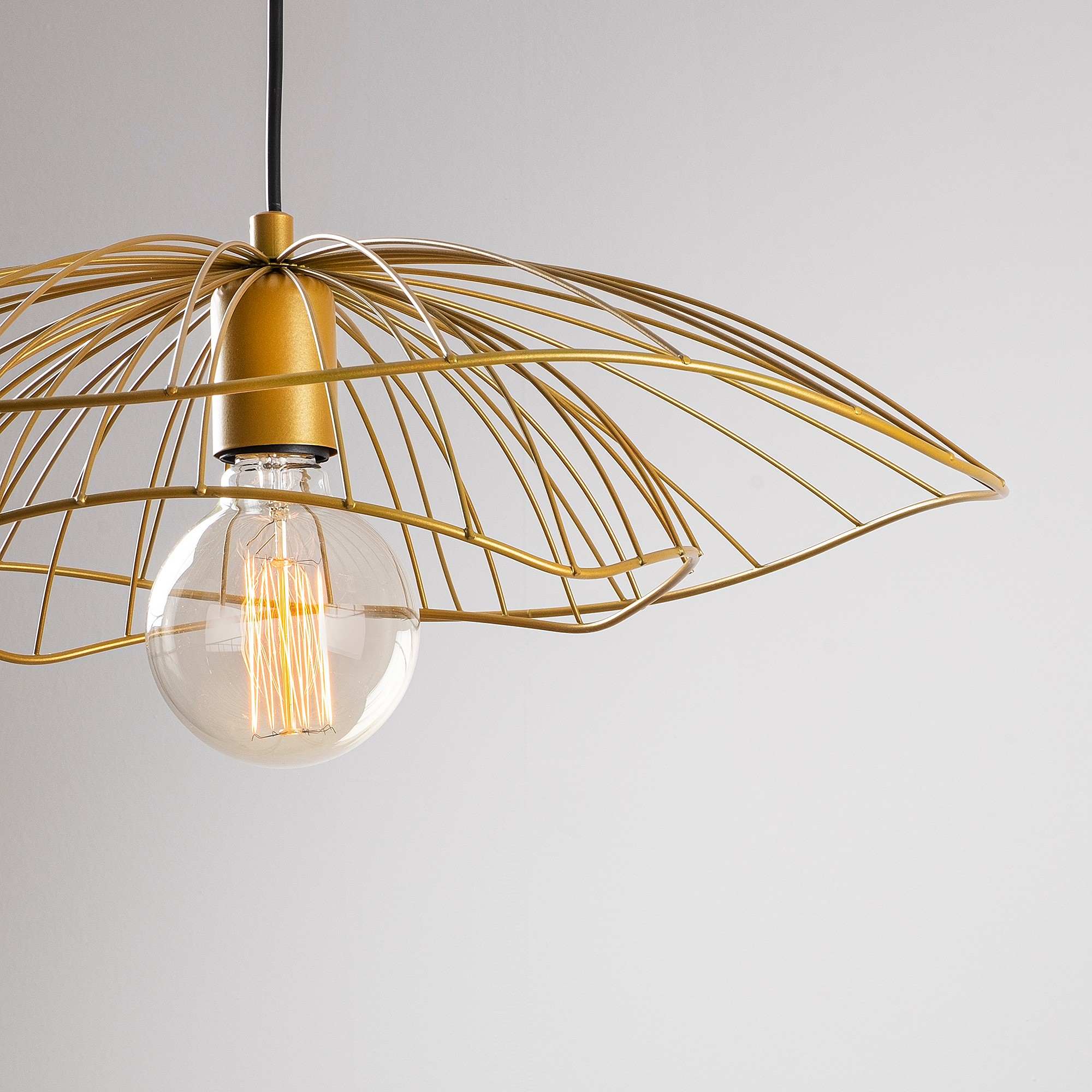 Candeeiro de Teto – 50 cm de Diâmetro – Dourado – Metal