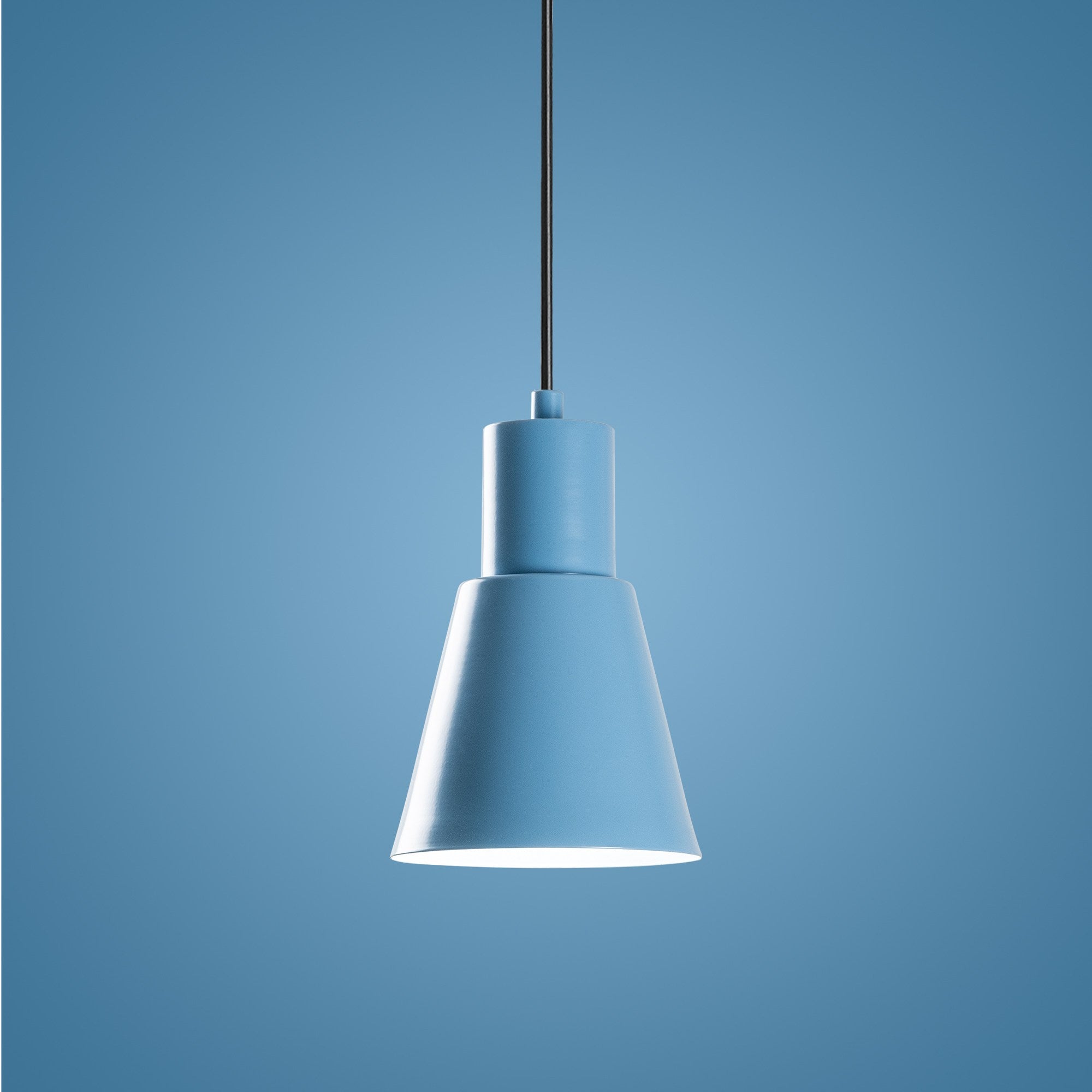 Candeeiro de Teto – altura ajustável de 27 a 114 cm – azul claro – corpo de metal