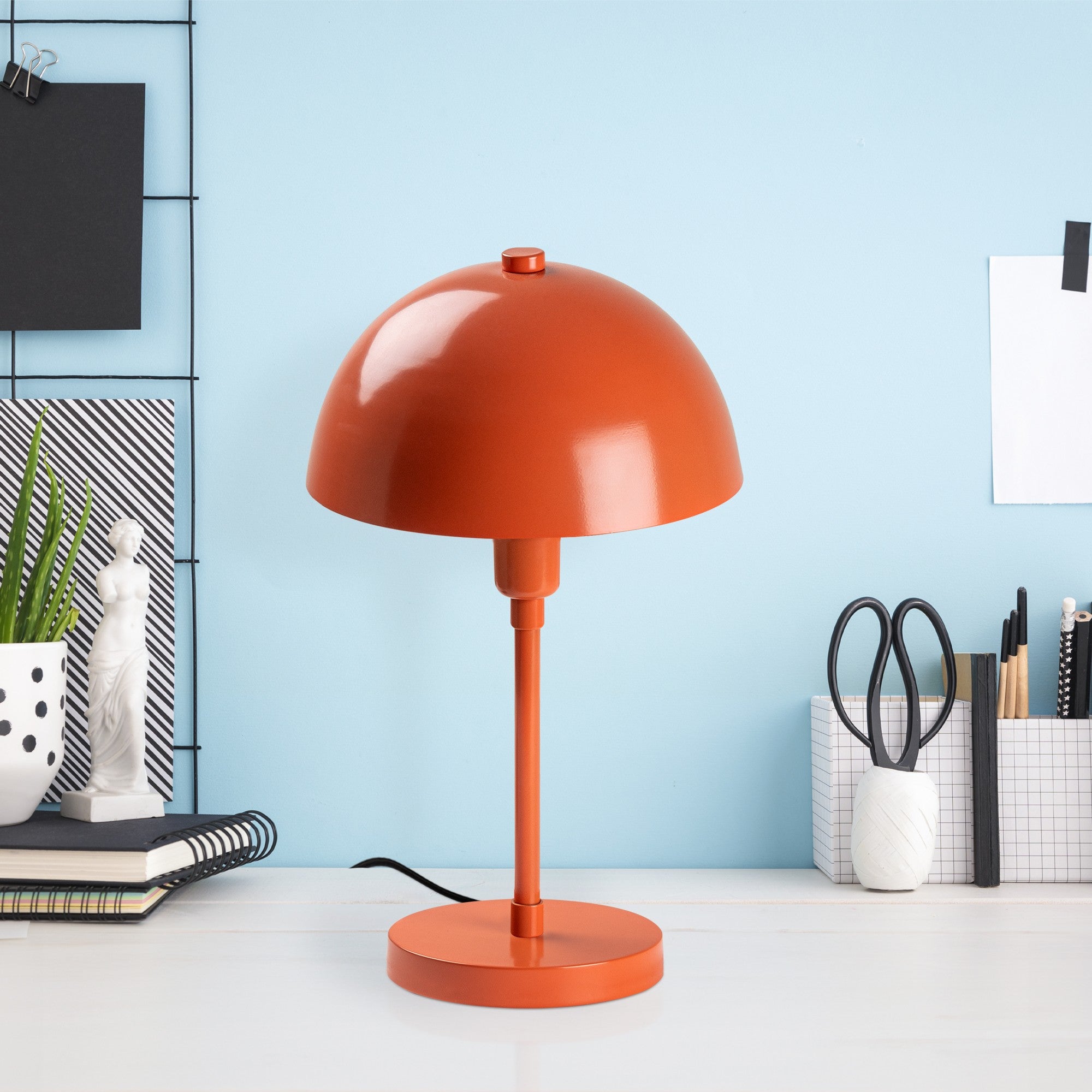 Candeeiro de Mesa – 20 x 20 x 35 cm – Laranja – Metal