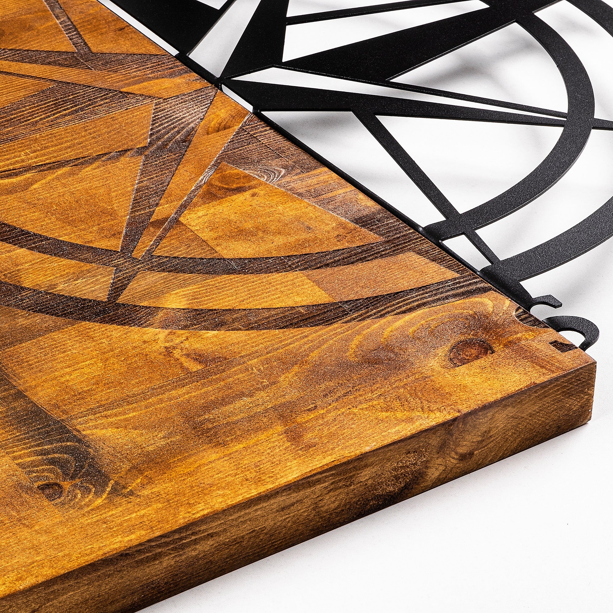 Acessório decorativo de parede – 58 x 58 cm – Nogueira e Preto – Madeira e Metal