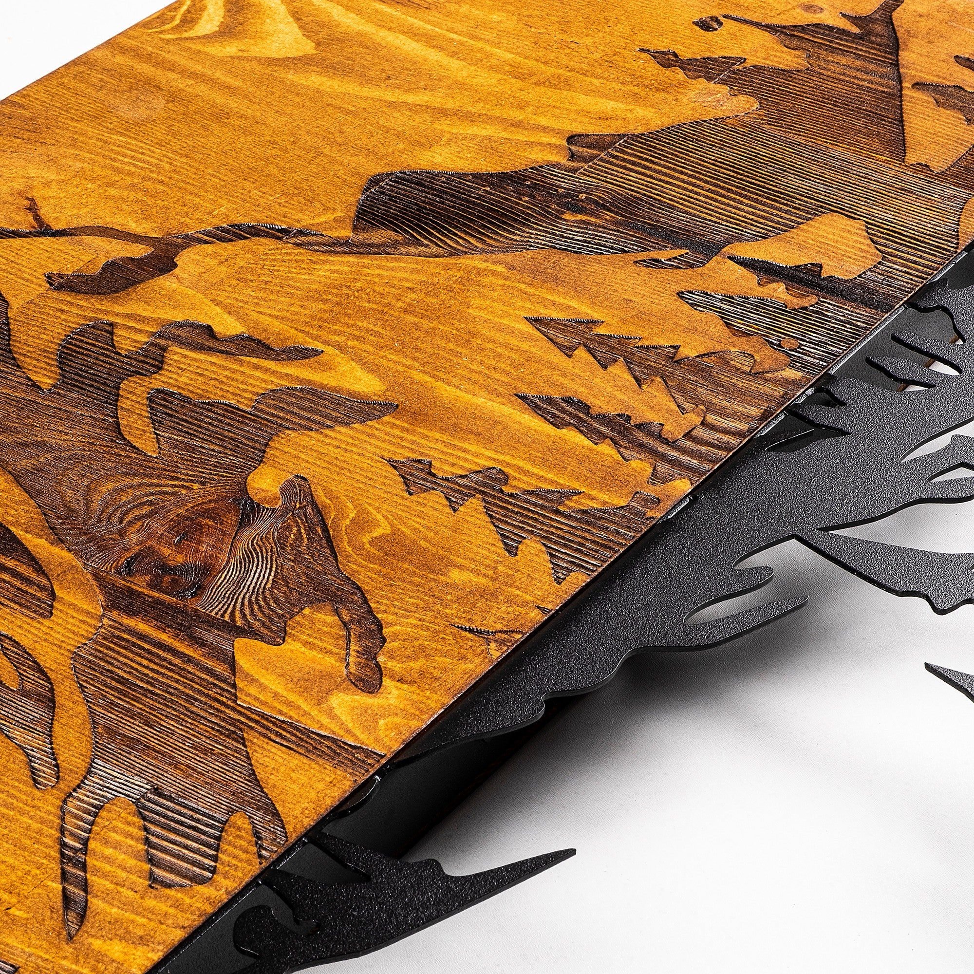 Acessório Decorativo de Parede – 38 x 58 cm – Nogueira e Preto – Madeira e Metal