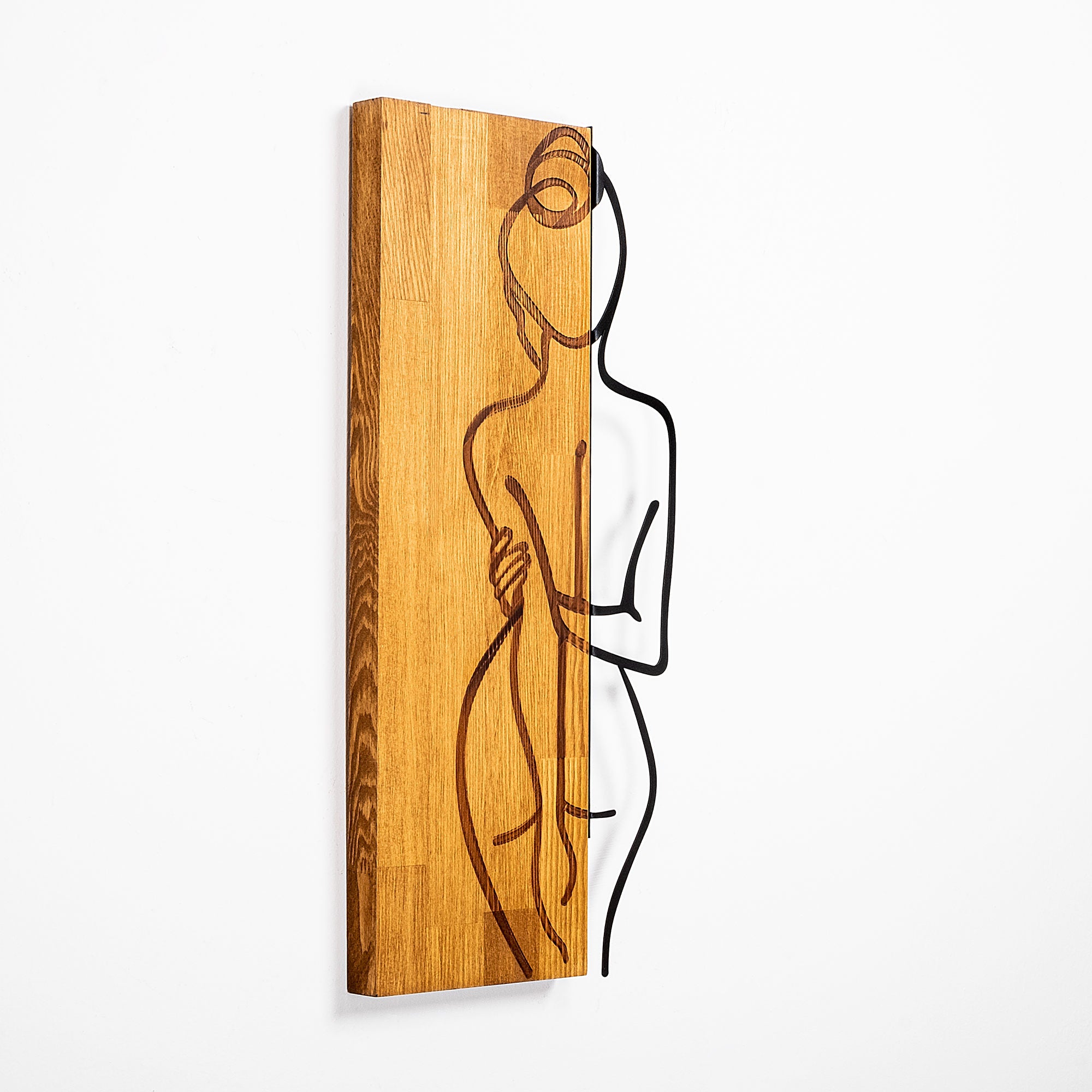 Acessório Decorativo de Parede – 27 x 58 cm – Nogueira e Preto – Madeira e Metal