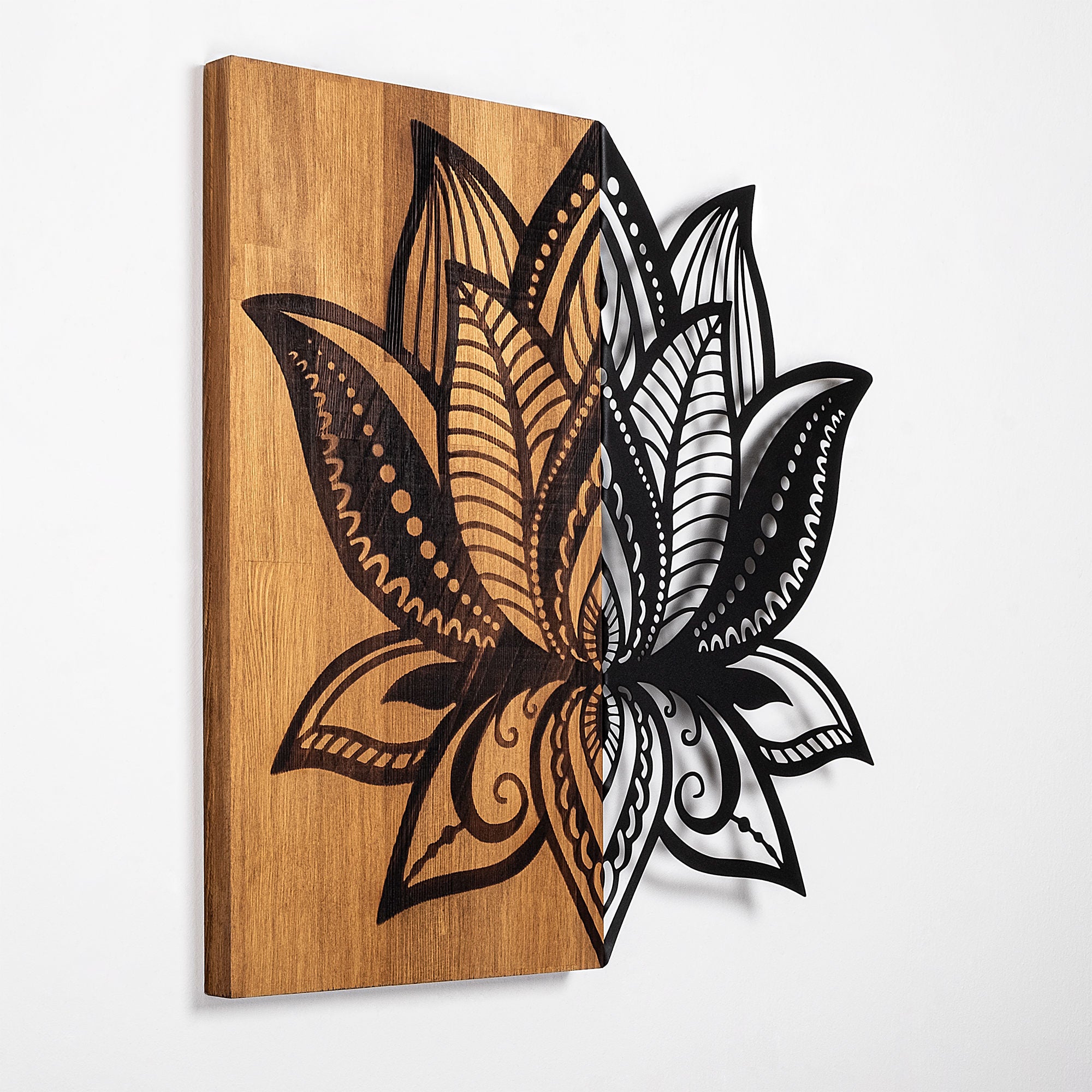 Acessório Decorativo de Parede em Madeira e Metal – 58 x 59 cm – Noz e Preto