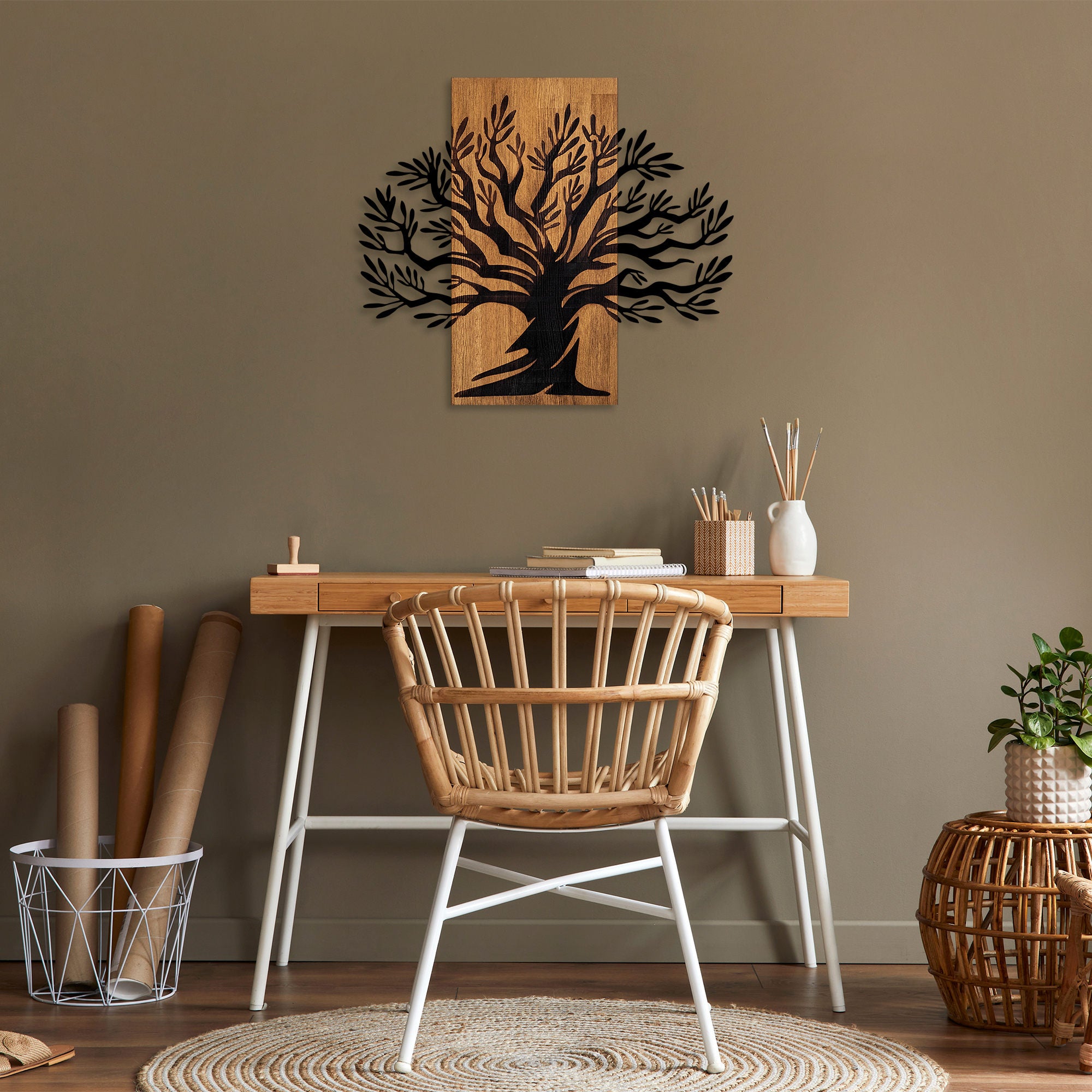 Acessório Decorativo de Parede em Madeira e Metal – 58 x 67 cm – Nogueira e Preto