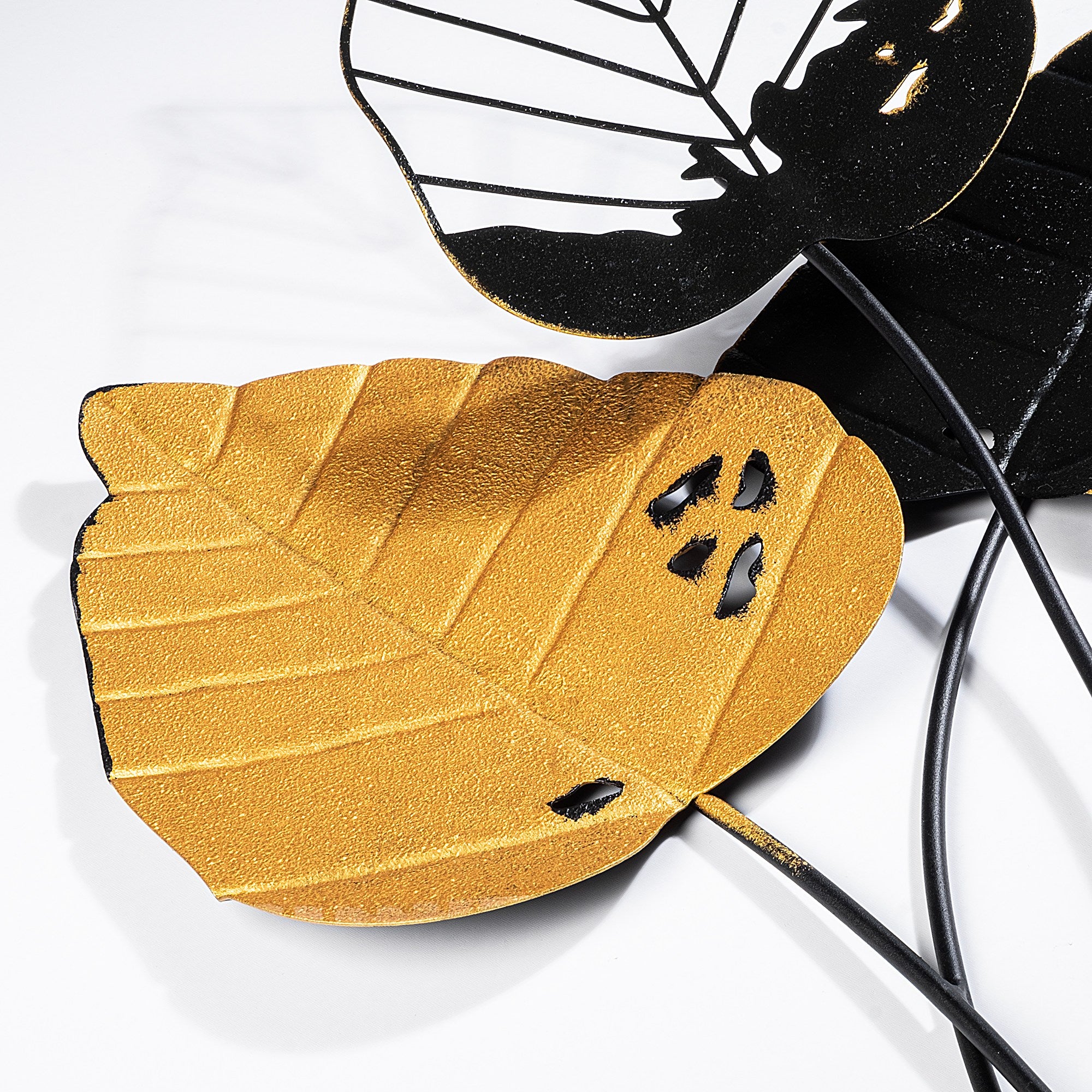 Acessório de parede decorativo – 45 x 85 cm – amarelo e preto – metal