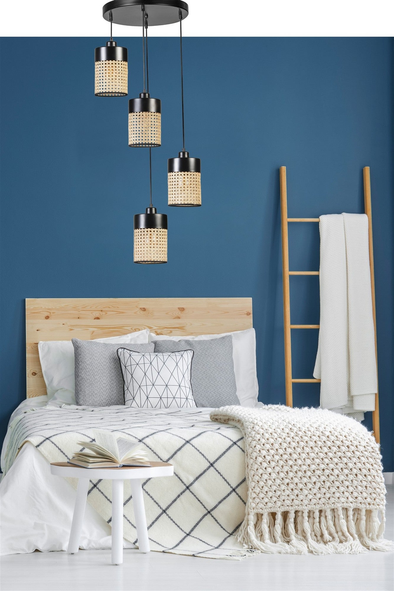 Candeeiro de Teto – 70 cm – Preto – Metal e Rattan