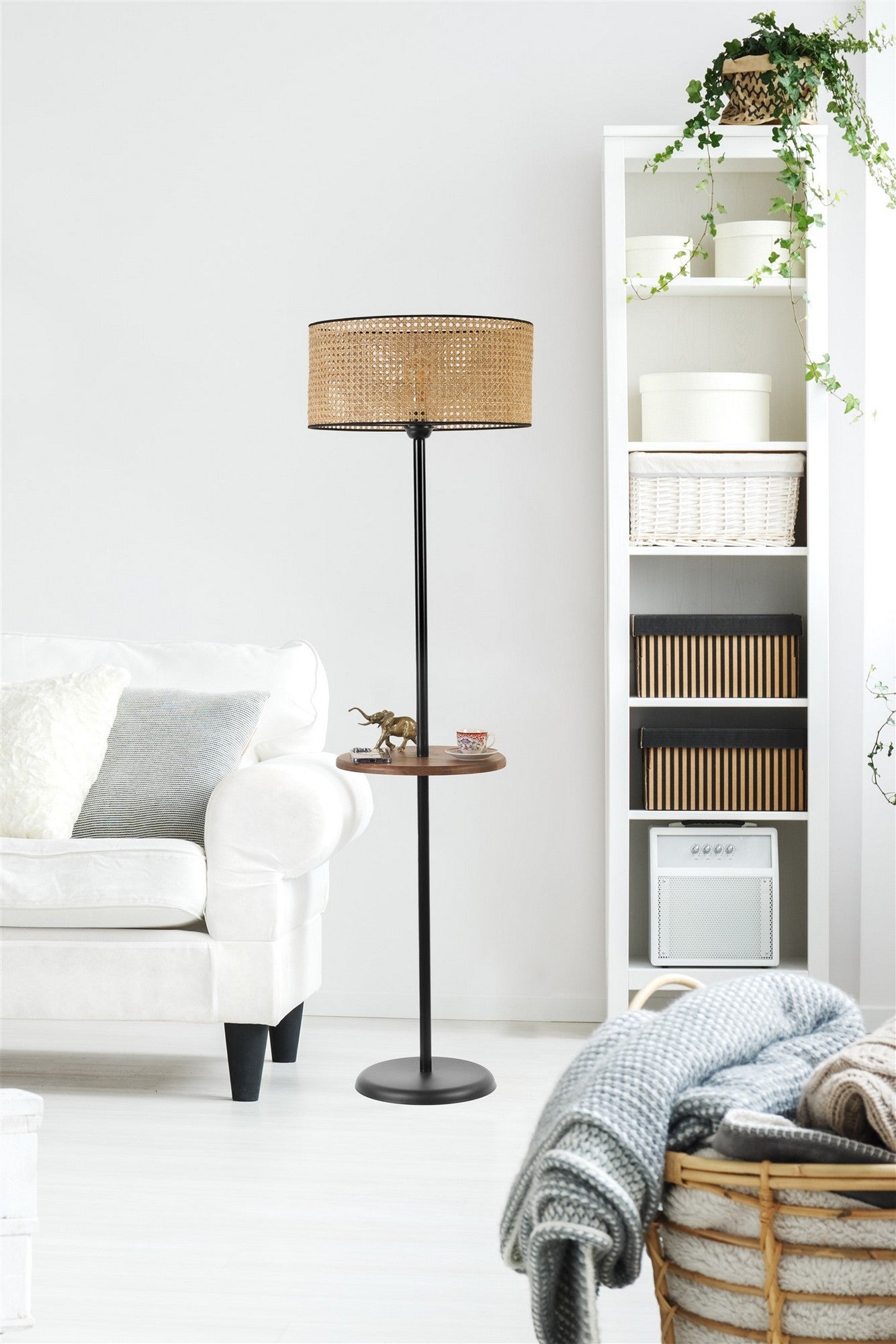 Candeeiro de Pé – 160 cm – Preto e Rattan – Metálico e Faias