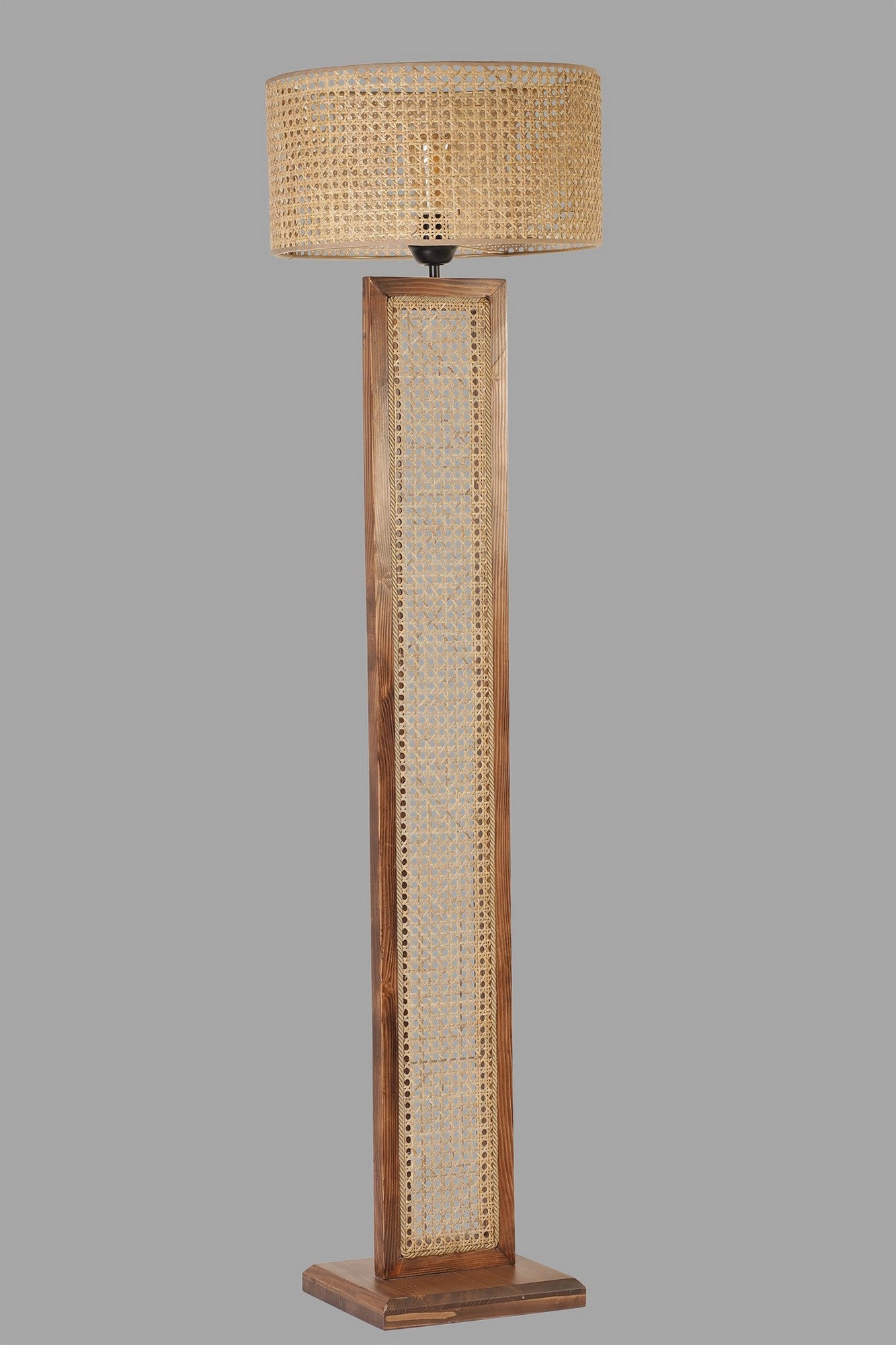 Candeeiro de Pé – 150 cm – Rattan e Noz – Madeira de Fir