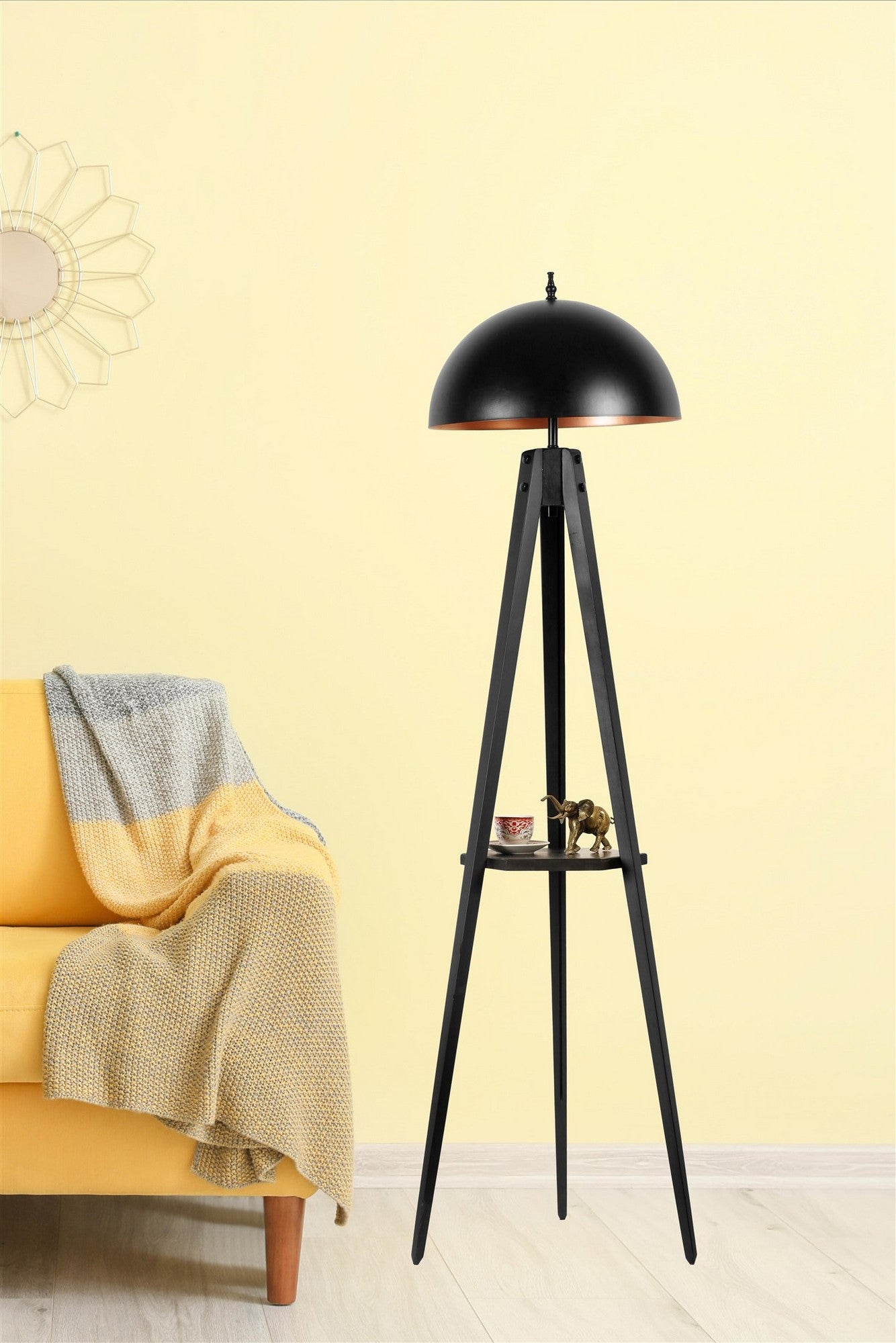 Candeeiro de Pé – 155 cm – Preto – Madeira