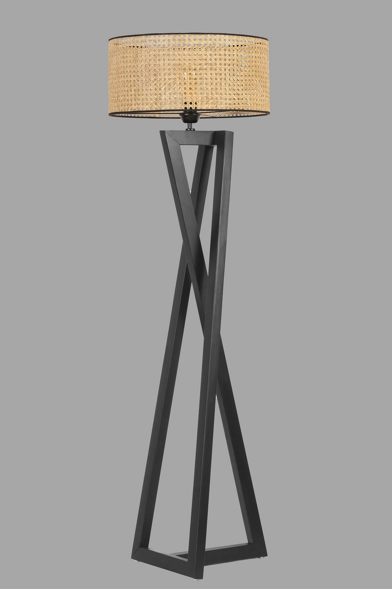 Candeeiro de Pé com Corpo de Madeira – 150cm – Preto