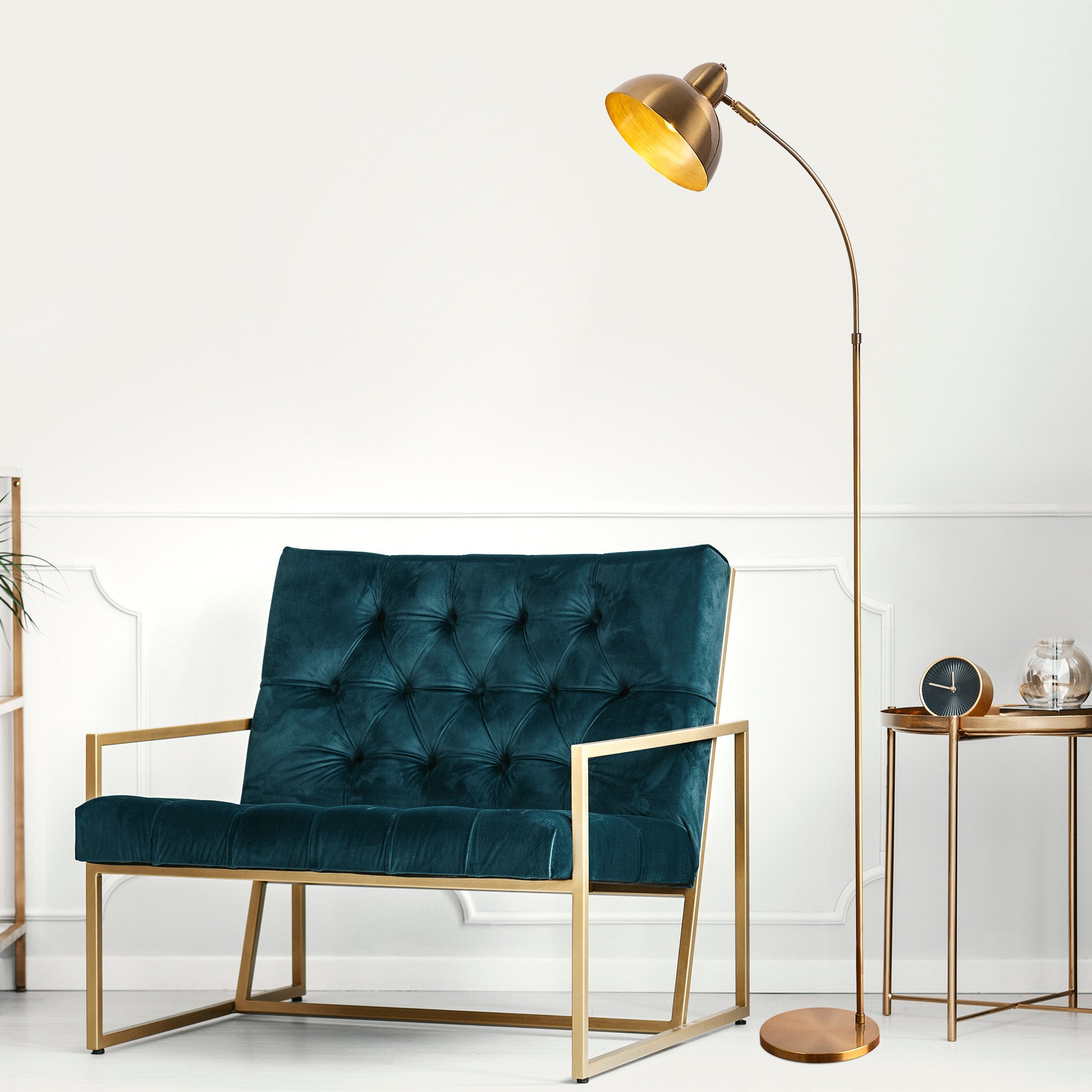 Candeeiro de Pé Elegante com Corpo em Metal, Design Vintage, 162 cm de Altura, Soquete E27, Base 20x43 cm | Ideal para Interiores Modernos e Escandinavos