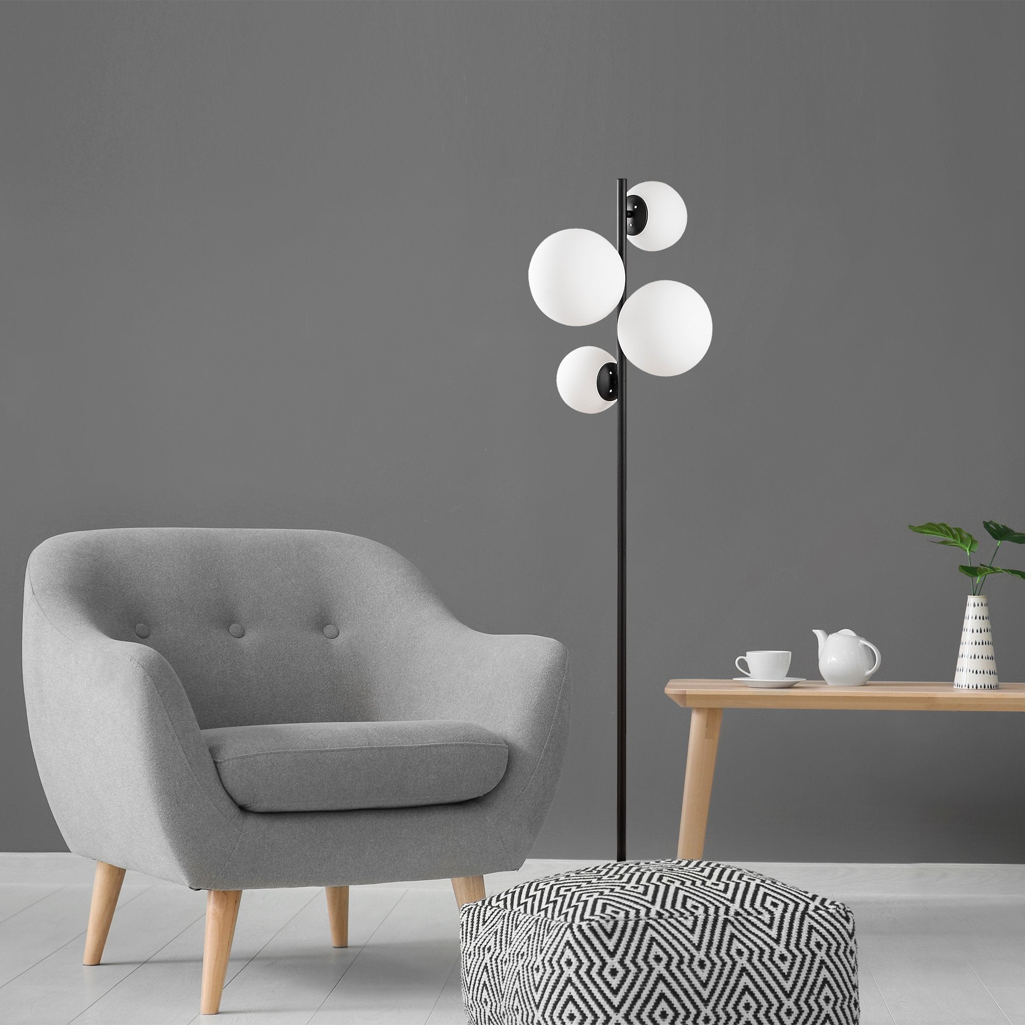Candeeiro de Pé moderna com corpo de metal e tampas de vidro (2x20 cm, 2x15 cm), 33x33x162 cm | Preto e branco, design industrial/escandinavo, soquete 4xE14