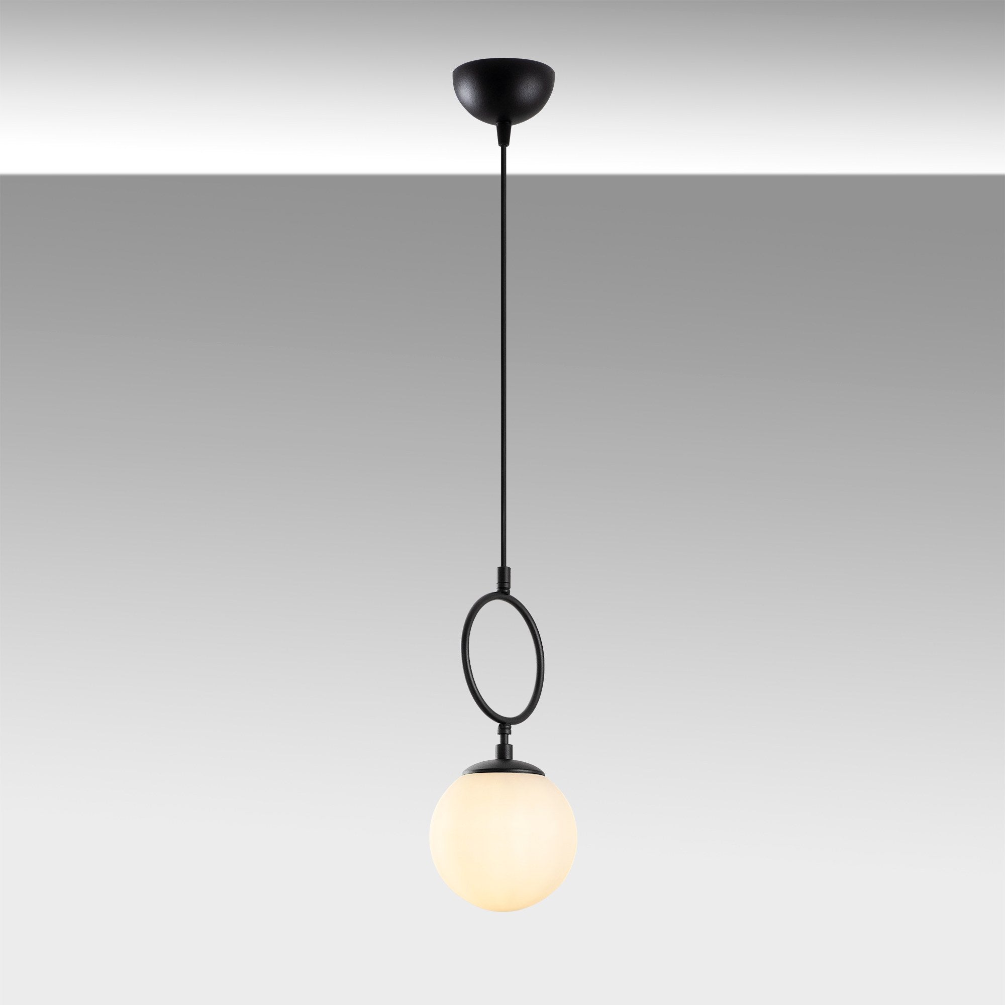 Candeeiro de Teto Preto Elegante, Corpo em Metal, 15 cm de Largura, Altura Ajustável (41-127 cm), Soquete E14, IP20 | Perfeito para Decoração e Iluminação Moderna