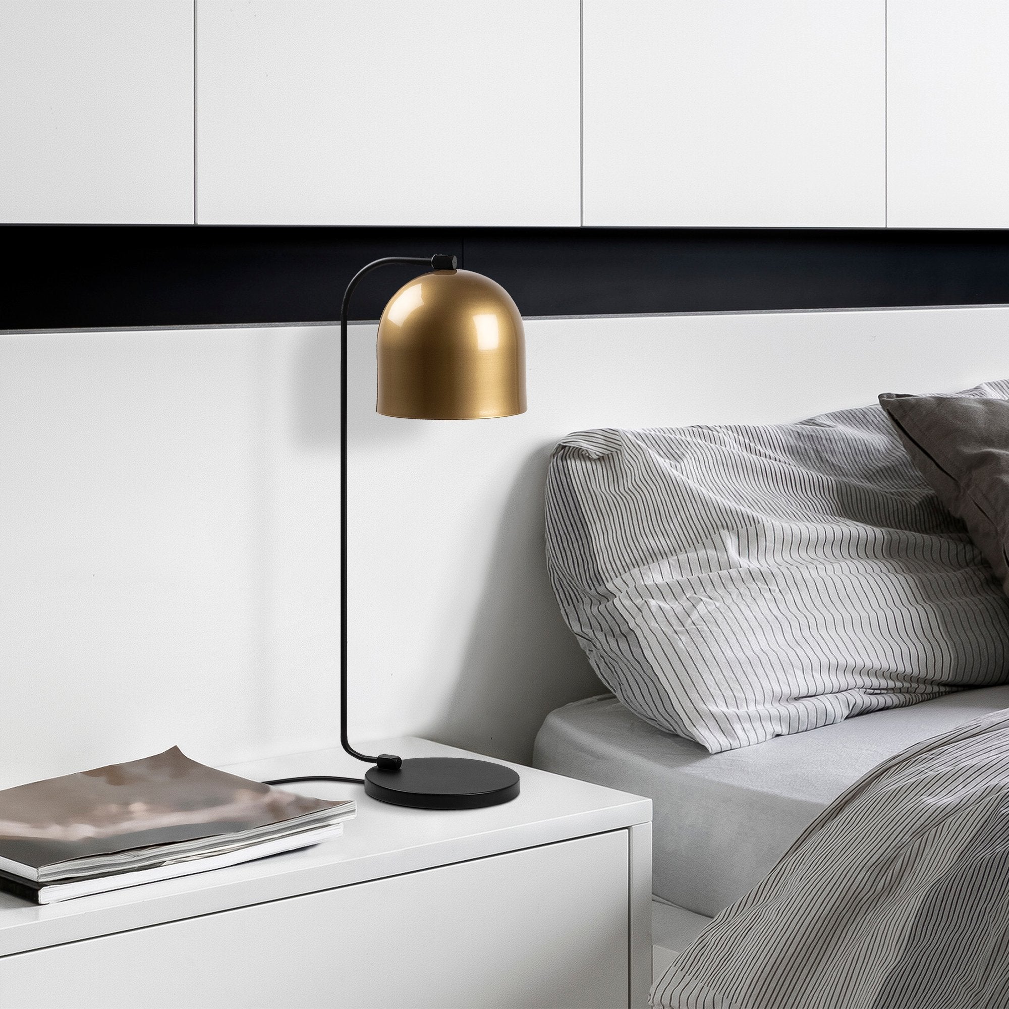 Candeeiro de Mesa Estilo Escandinavo, Dourado e Preto, 17 x 22 x 60 cm | Corpo em Metal, Soquete E14, 40 W Máx., Cabo de 200 cm | Iluminação Elegante para Espaços Modernos