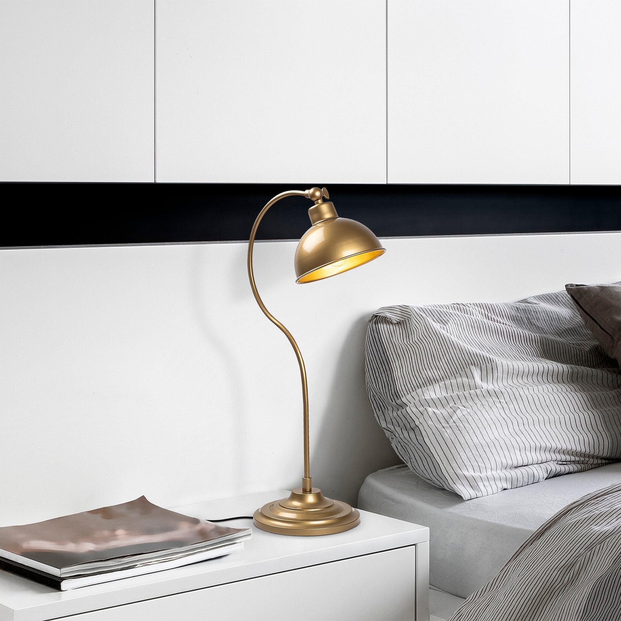 Candeeiro de Mesa Elegante Dourada, Corpo em Metal, 19 x 29 x 58 cm | Soquete E27, Potência Máxima de 40 W, Cabo de 200 cm | Design Escandinavo Moderno, Perfeito para Decoração de Casa