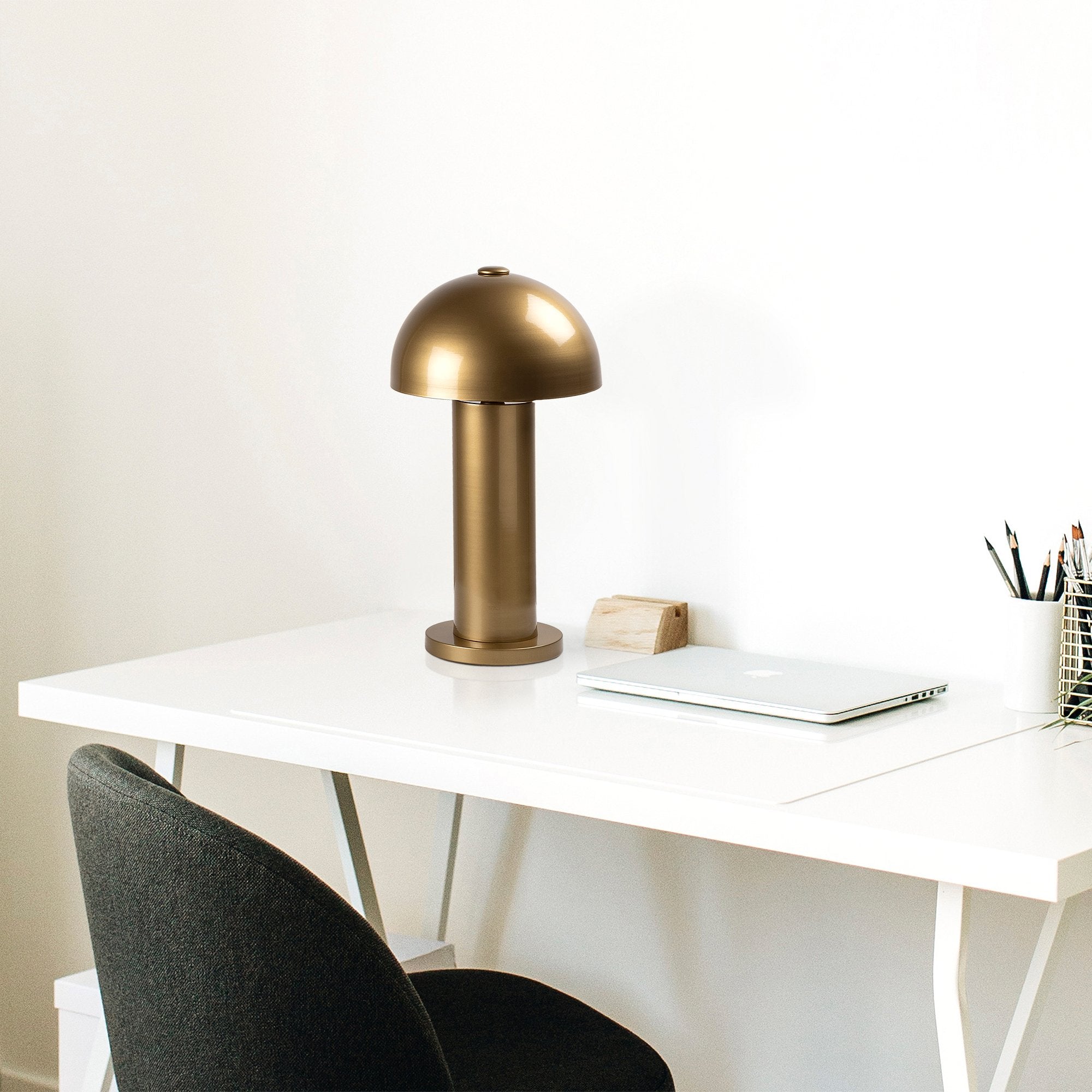 Candeeiro de Mesa Elegante Dourada, Corpo em Metal, 26 x 26 x 49 cm | IP20, Soquete E14, 40 W Máx. | Design Escandinavo Moderno para Decoração de Casa e Escritório