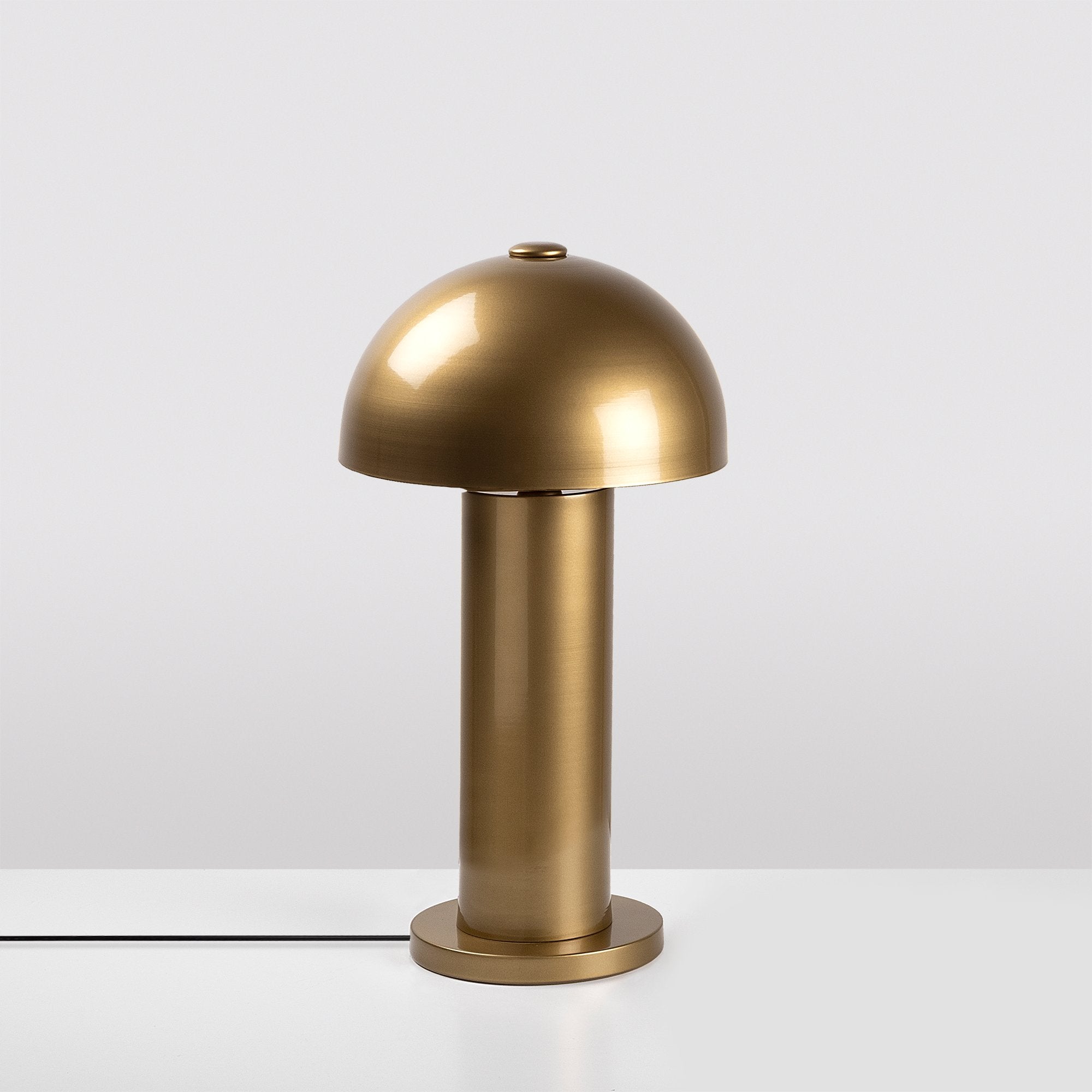 Candeeiro de Mesa Elegante Dourada, Corpo em Metal, 26 x 26 x 49 cm | IP20, Soquete E14, 40 W Máx. | Design Escandinavo Moderno para Decoração de Casa e Escritório