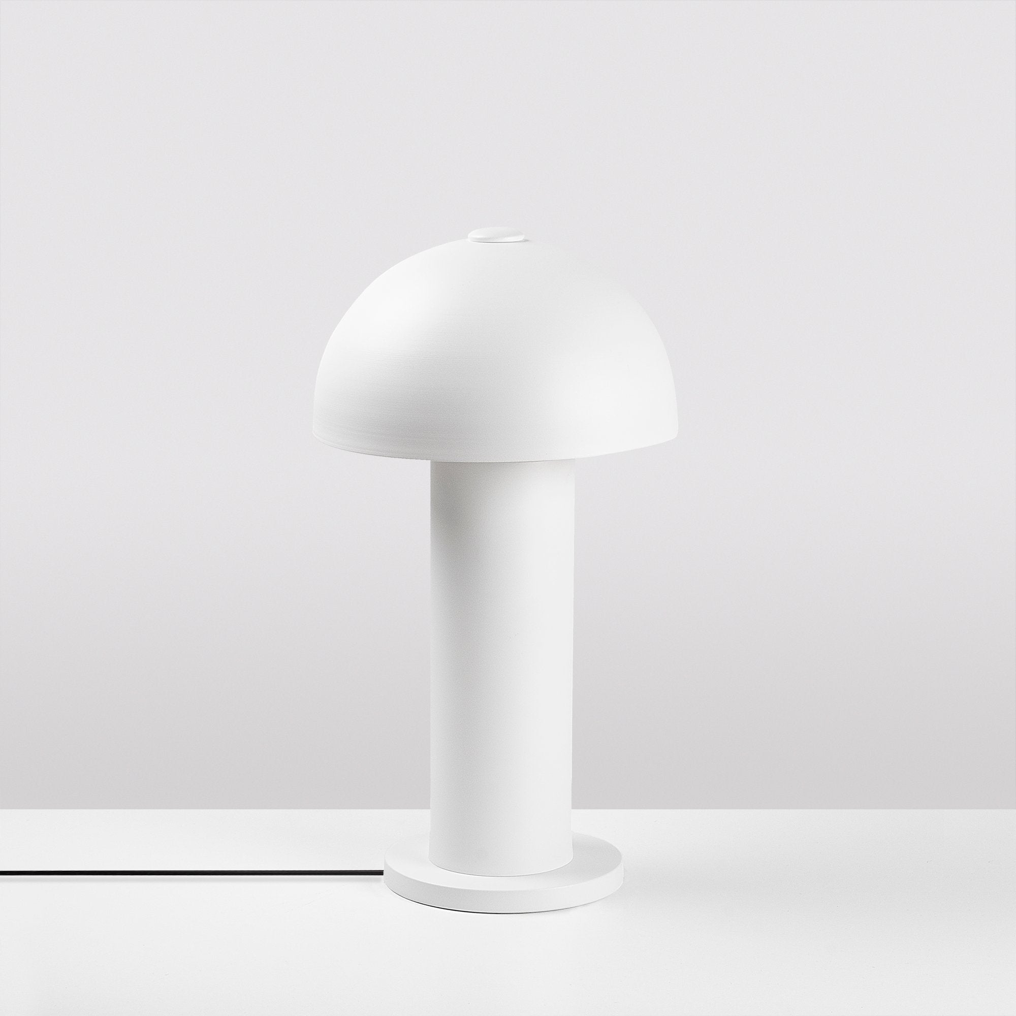 Candeeiro de Mesa Branca Moderna, Corpo em Metal, 26 x 26 x 49 cm | Soquete E14, 40 W Máx., IP20 | Design Escandinavo Elegante para Casa e Escritório