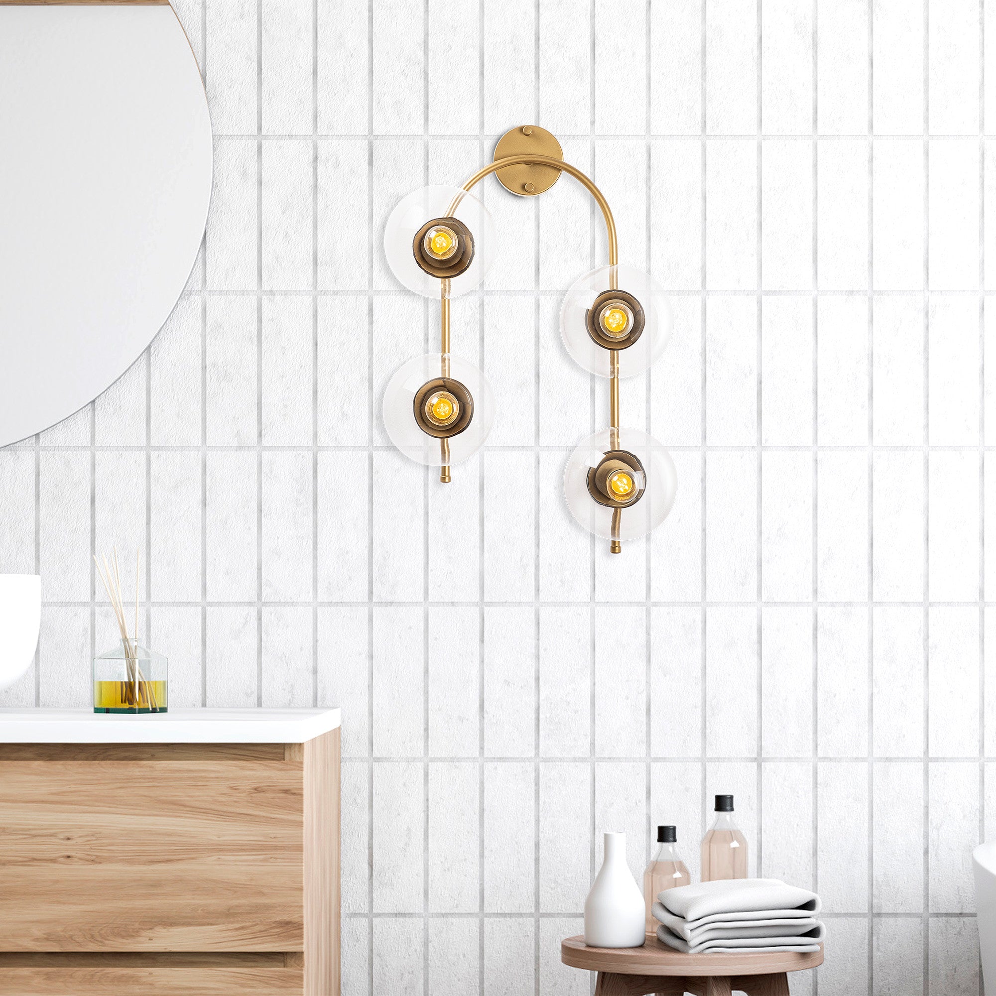 Candeeiro de Parede Elegante, Dourado Brilhante, 40 x 26 cm | Corpo em Metal, Tampa de Vidro, IP20 | 4 Soquetes E14, Design Escandinavo Moderno para Espaços Glamourosos