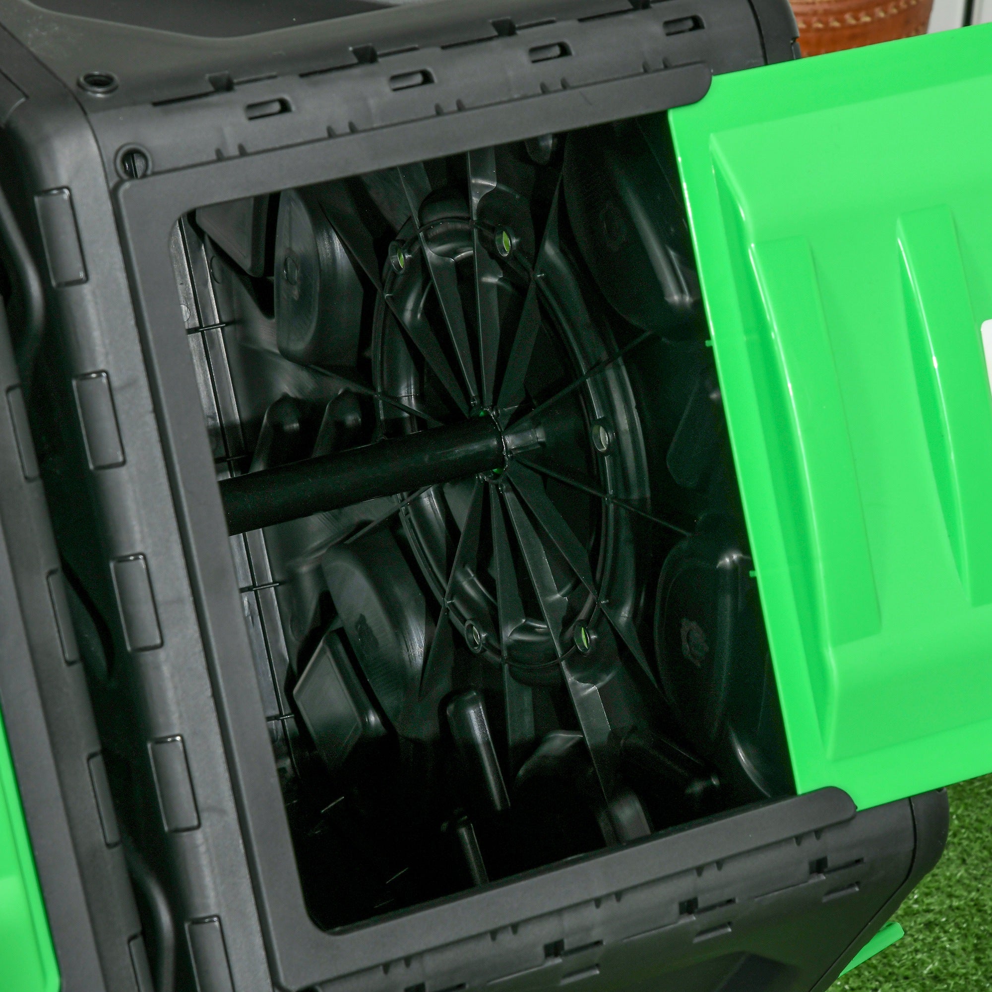 Compostor Giratório de 130L – 67x60x77 cm – Preto e Verde – PP e Aço