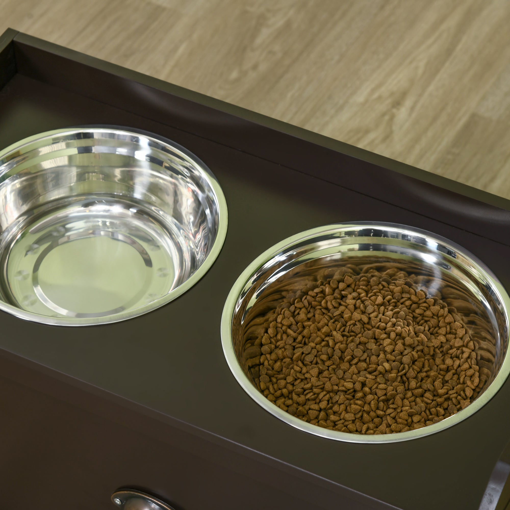 Comedouro Elevado para Cães – 60x30x36cm – Marrom Escuro – Aço Inoxidável e MDF