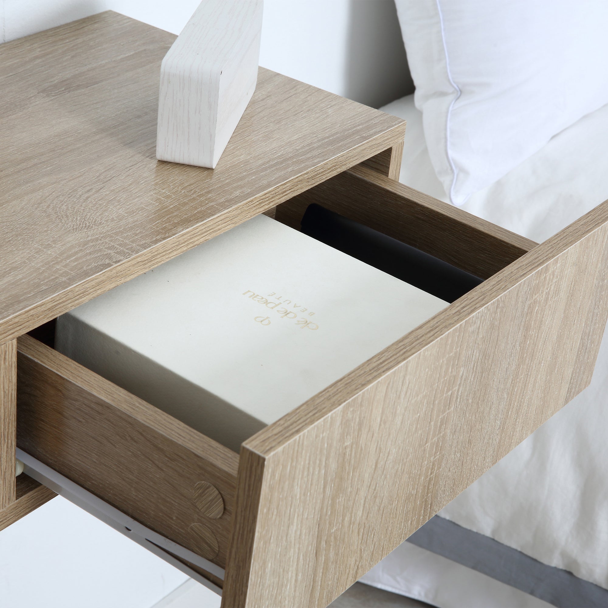 Conjunto de 2 Mesas de Cabeceira – 40x30x15cm – Cor de Madeira Natural – Melamina