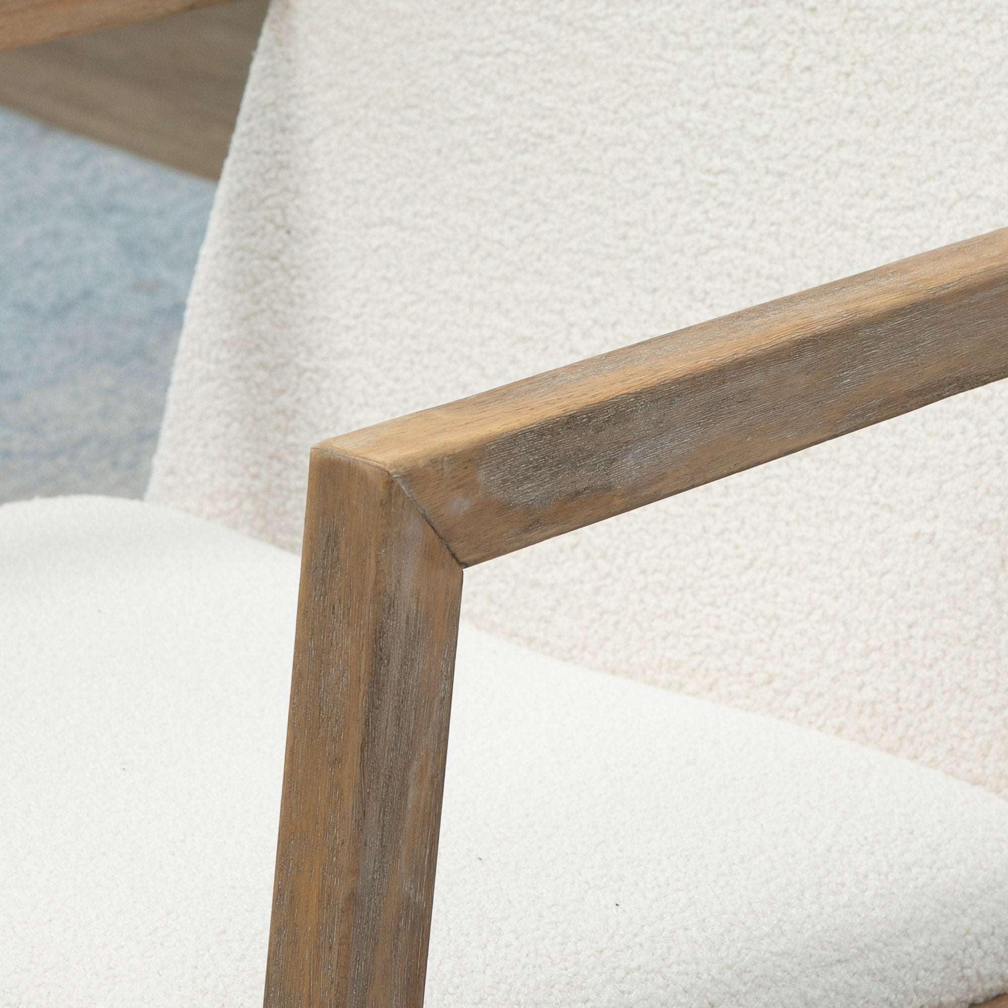 Poltrona de Balanço Estofada – 60x81x71cm – Creme – Madeira de borracha e Tecido Borreguito