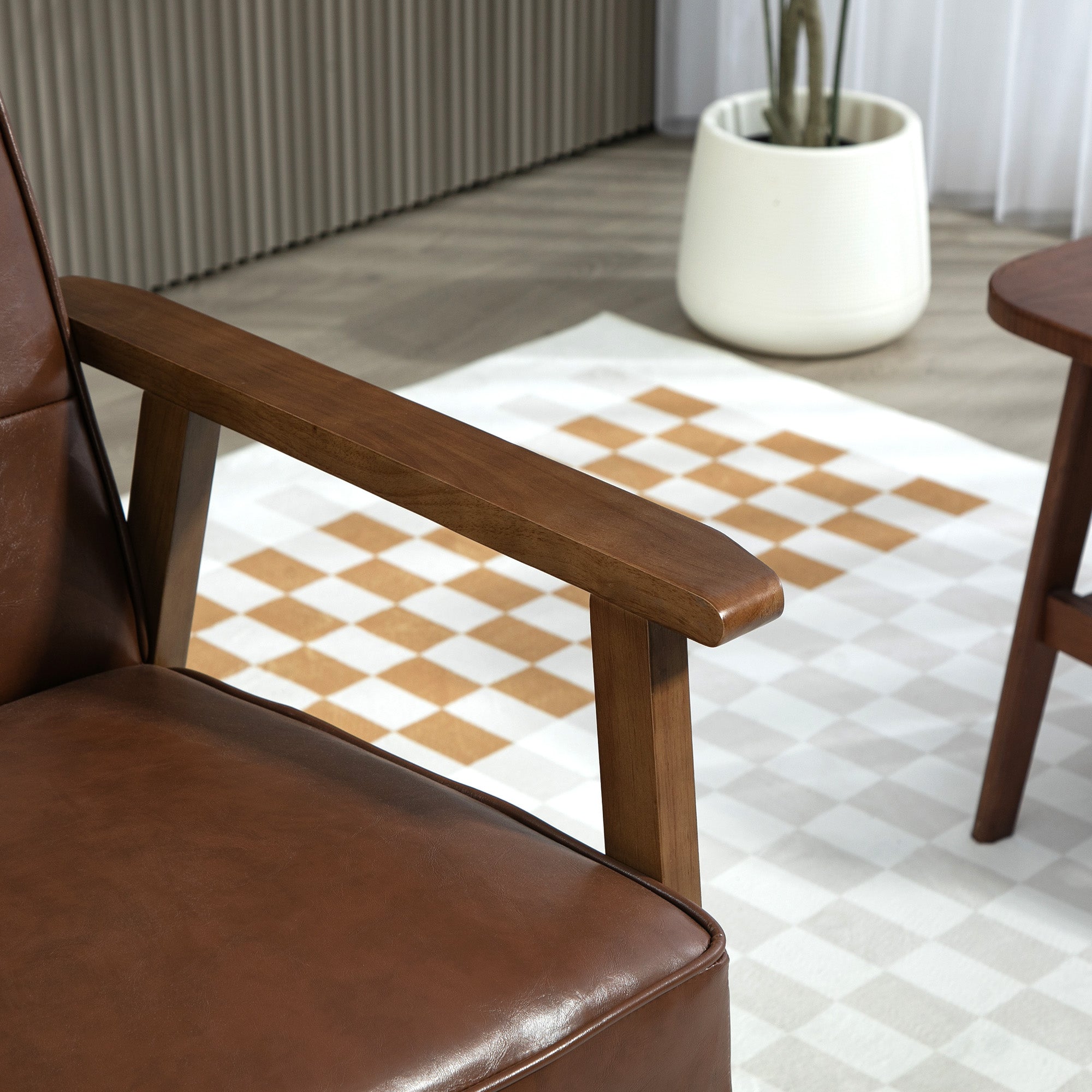 Poltrona Estofada em PU – 64x66x80 cm – Marrom – Couro Sintético