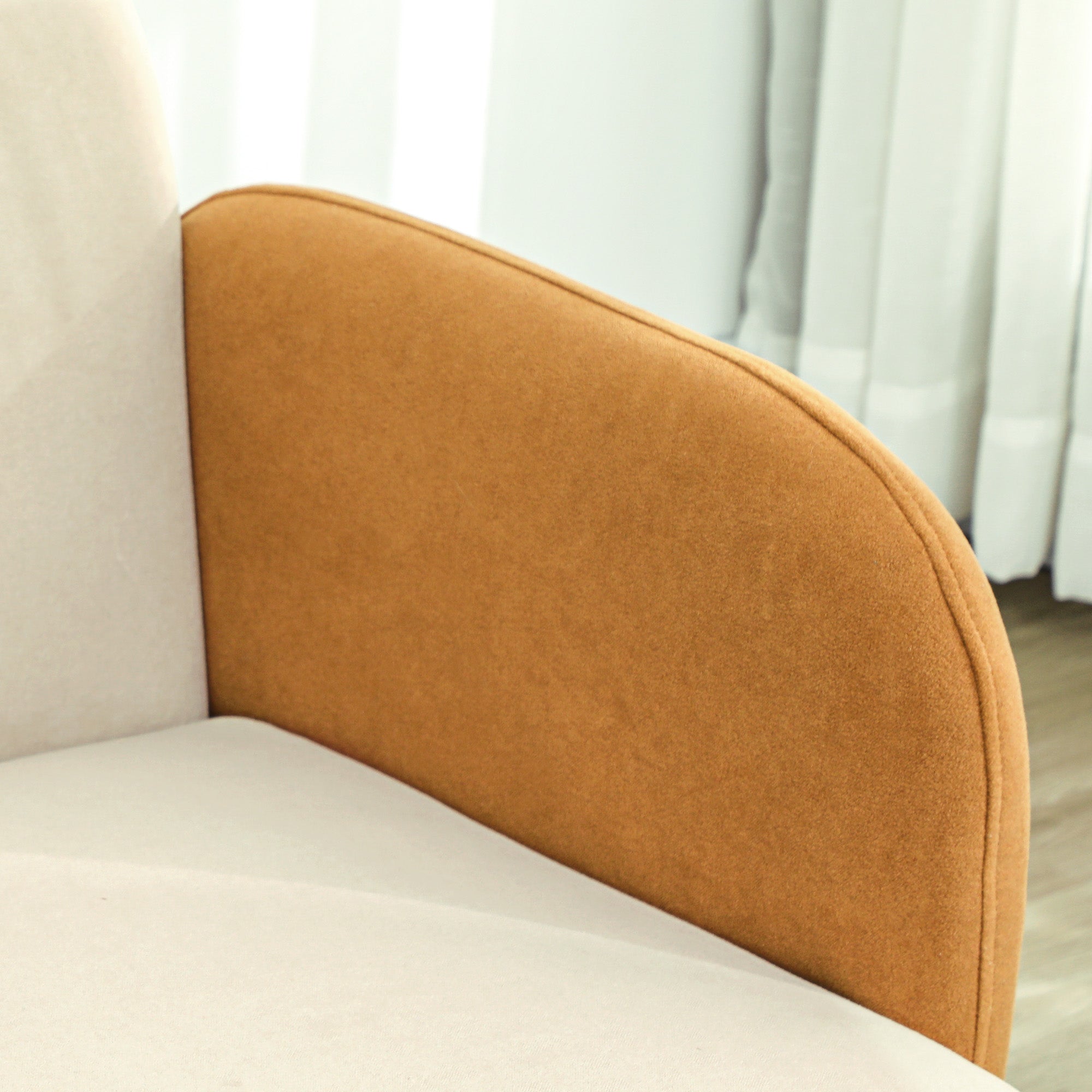 Poltrona Nórdica - 72x87x82 cm - Bege e Ocre - Veludo